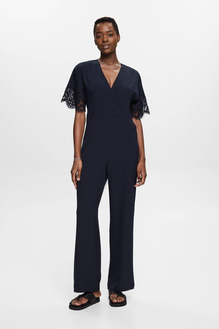 Jumpsuit mit weitem Bein und Spitzenärmeln