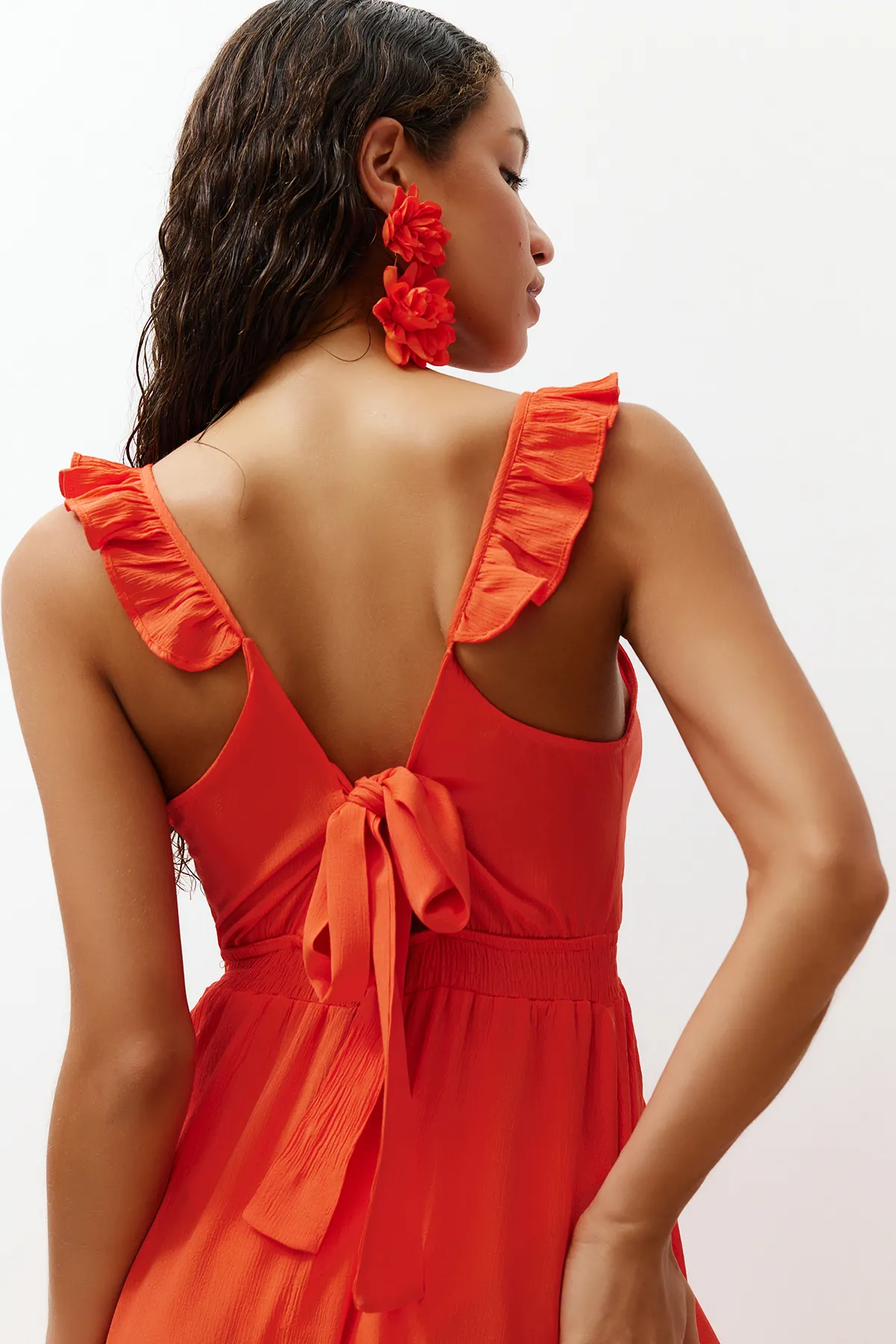 Trendyol Collection  Orangefarbenes Maxi-Strandkleid mit gewebten Rüschen TBESS24EL00092