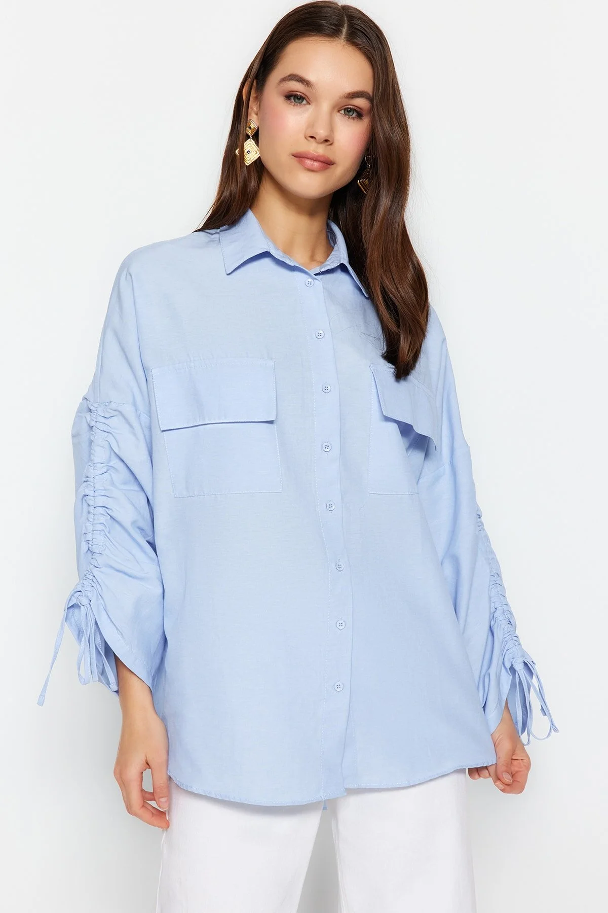 Trendyol Modest  Hellblaues Hemd aus gewebter Baumwolle mit verstellbaren Ärmeln und Kordelzug TCTSS23TG00011