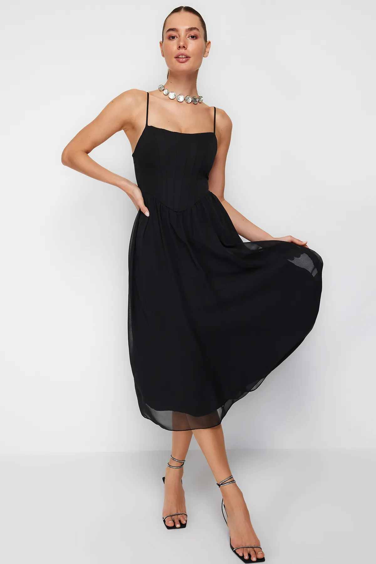 Trendyol Collection  Schwarzes, offenes Taillen-/Skater-gefüttertes Korsett, detailliertes, elegantes Abendkleid aus Tüll