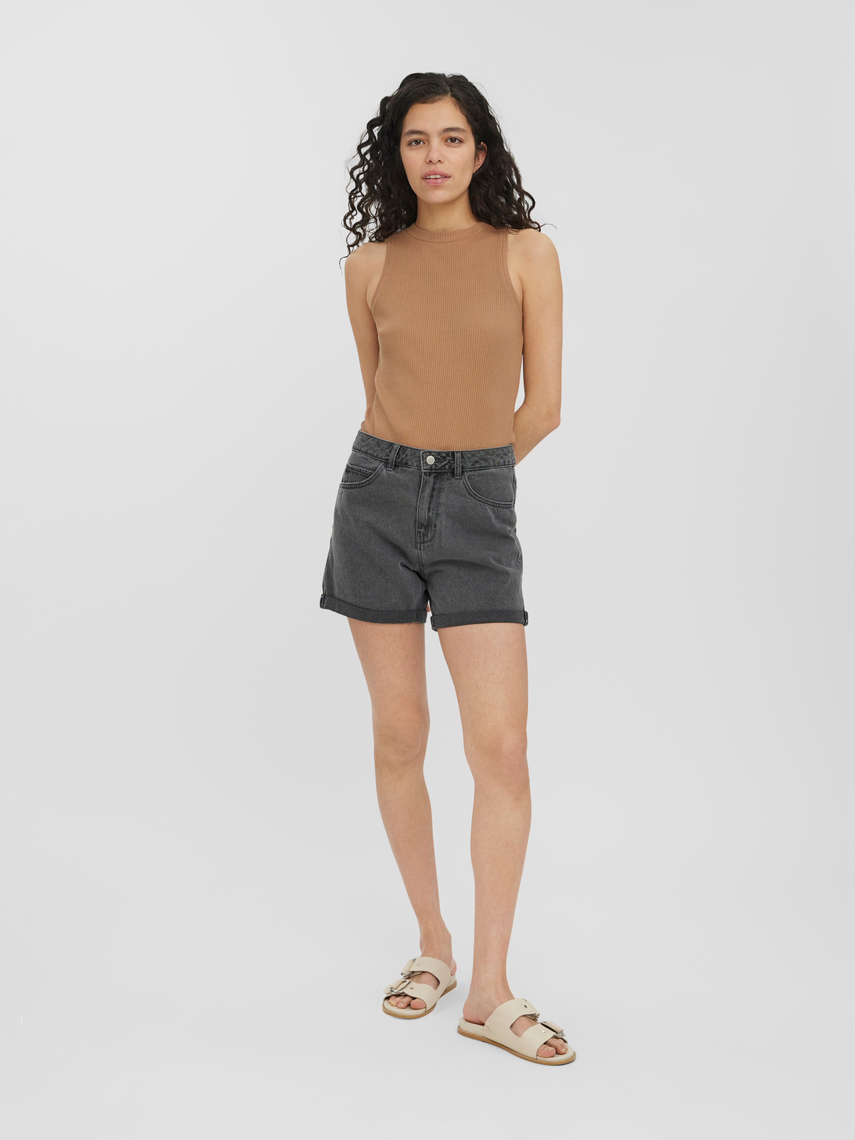 VMNINETEEN Shorts