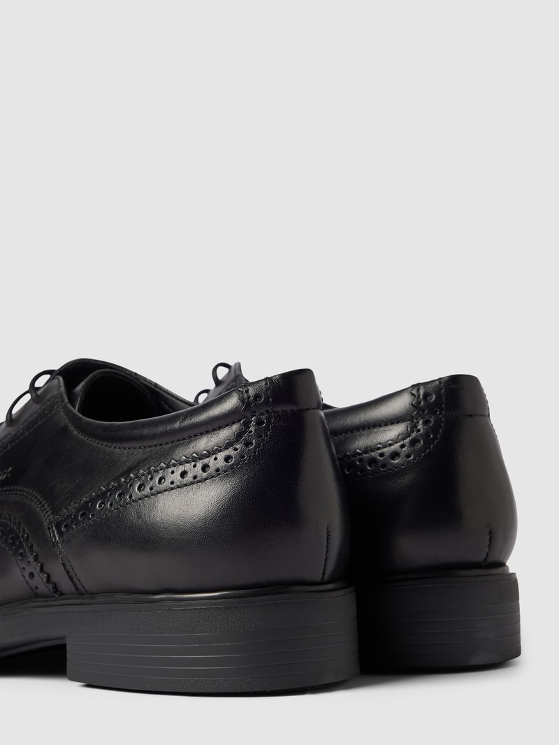 Schnürschuhe mit Lochmuster Modell 'DUBLIN' in schwarz