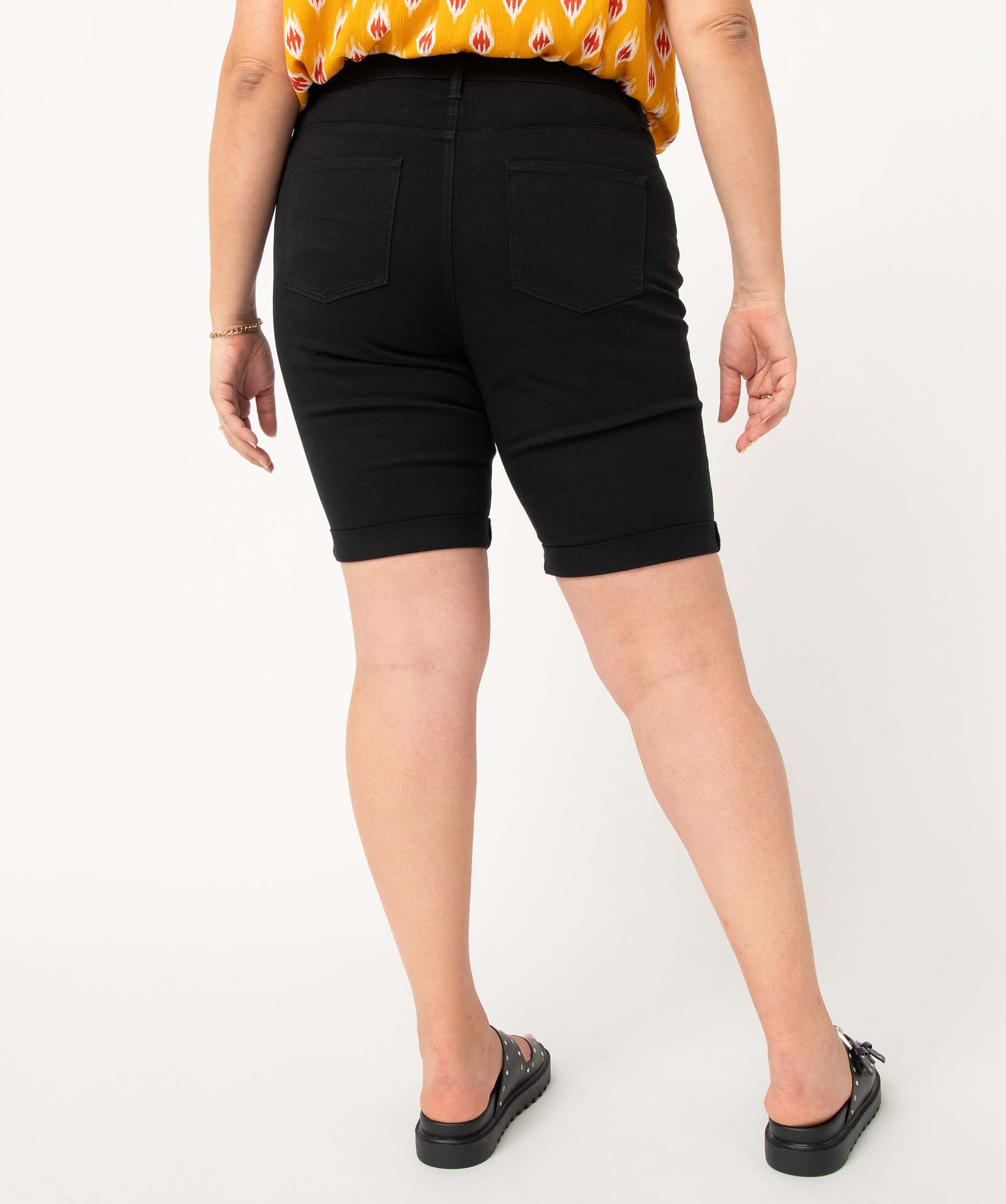 Bermuda femme grande taille à revers en coton stretch noir | GEMO