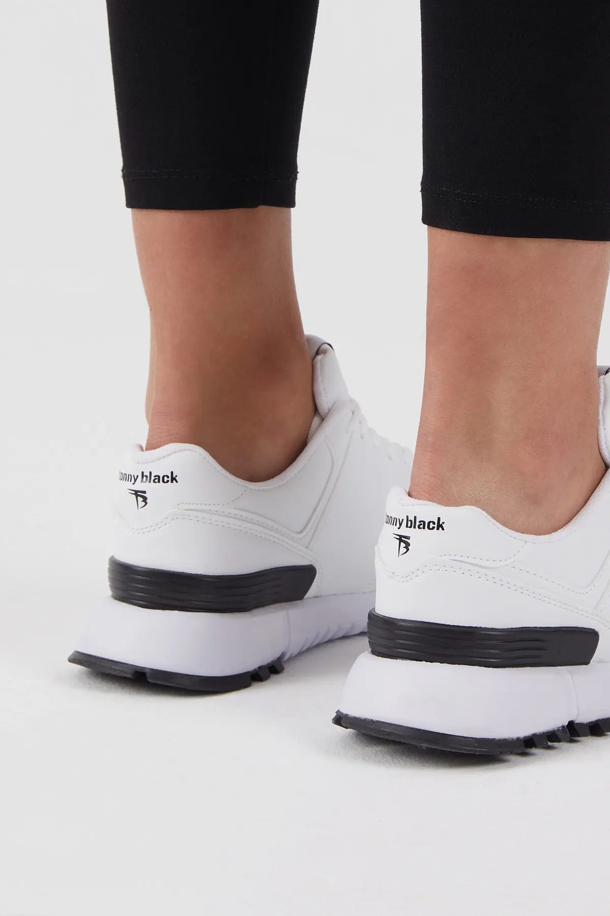 Tonny Black  Weißer, rutschfester Unisex-Schnürsneaker mit Eva-Sohle