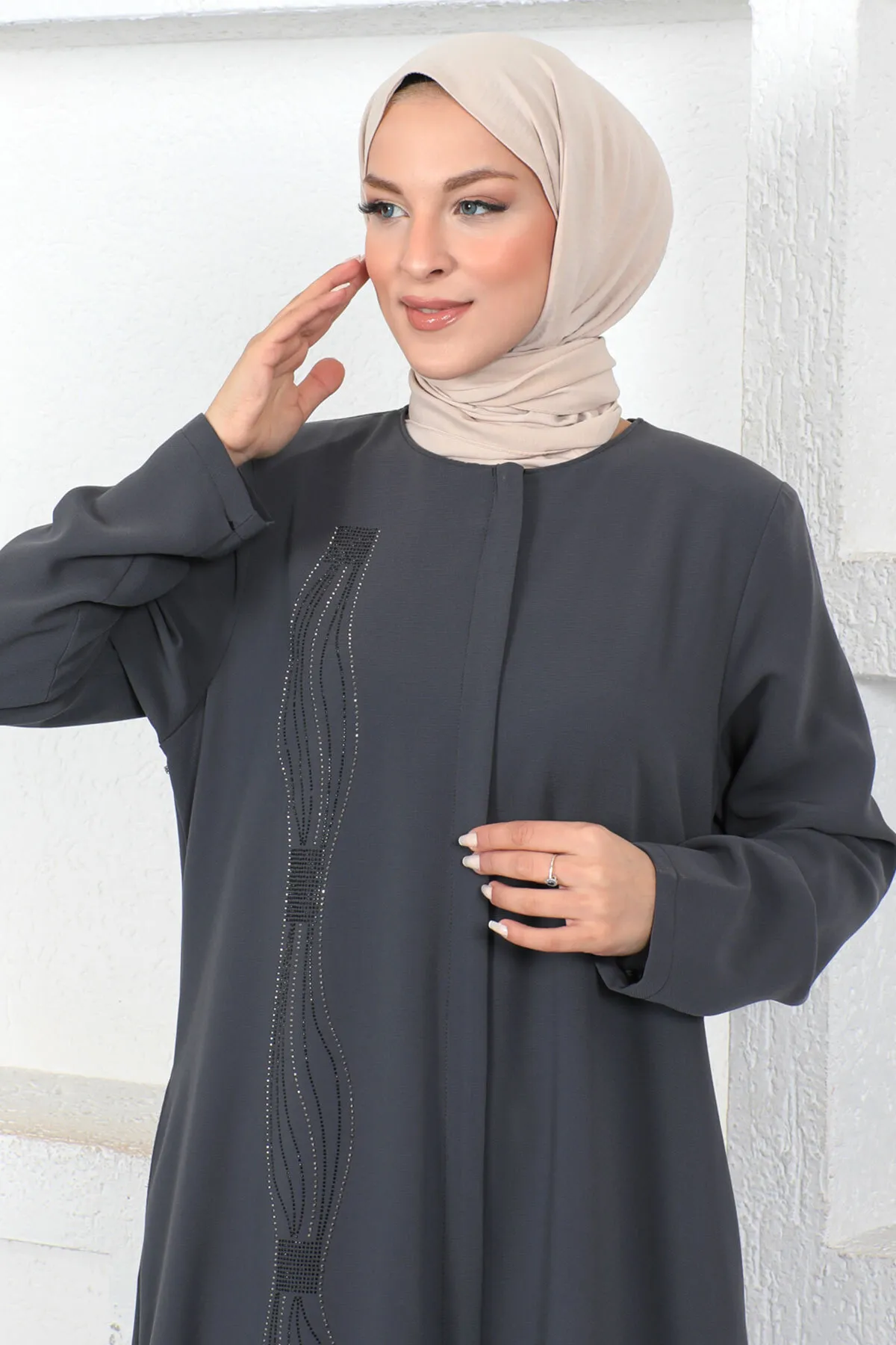 Tesettür Dünyası  Gewellter, vorne mit Pailletten bestickter Hijab Ferace Tsd230423 Grau