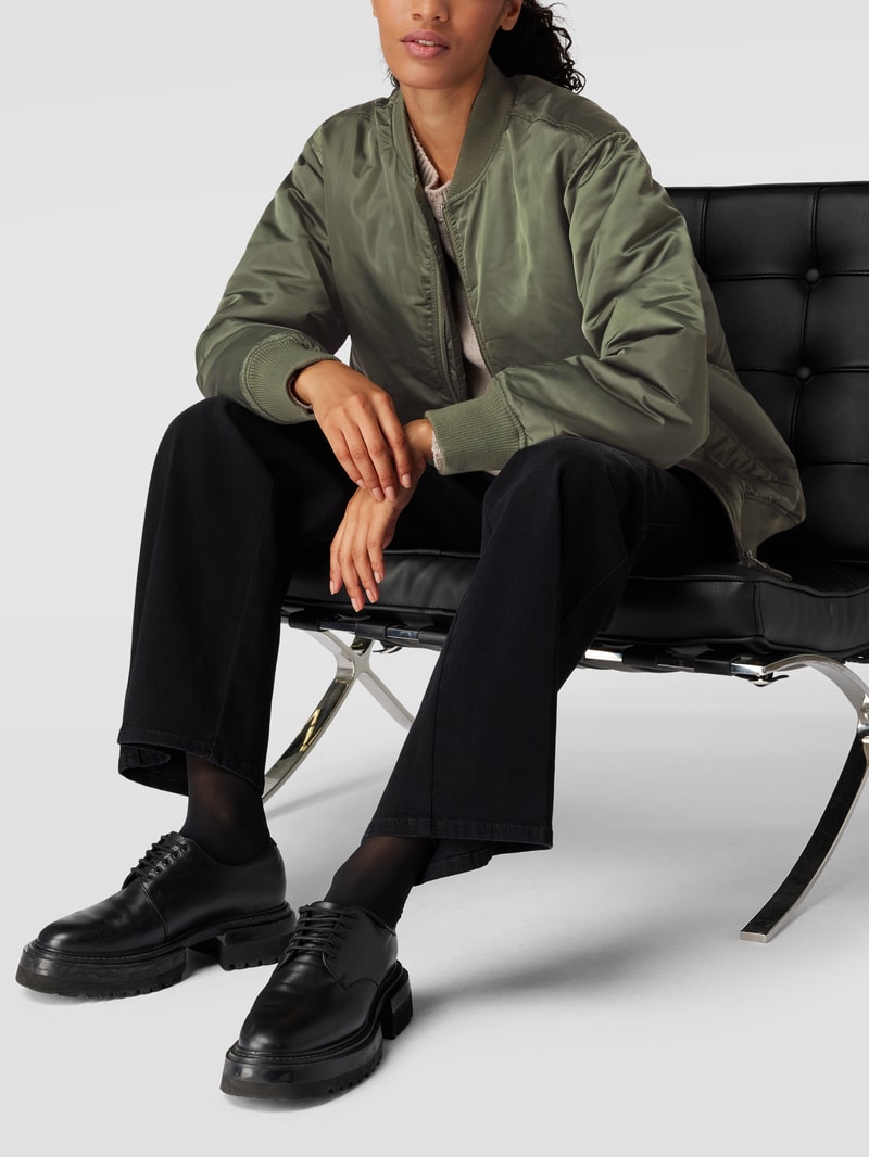 Jacke mit seitlichen Eingrifftaschen in schilf