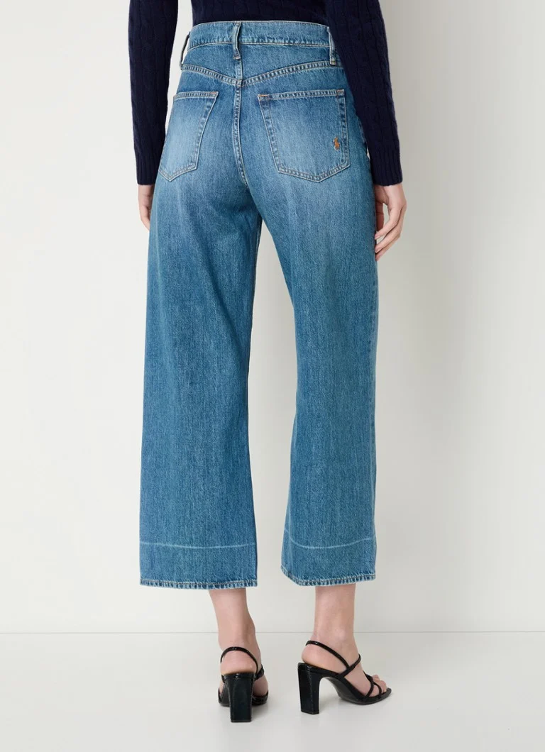Pantaloni scurți din denim cu talie înaltă și croială largă, de la Ralph Lauren, într-o nuanță medie.