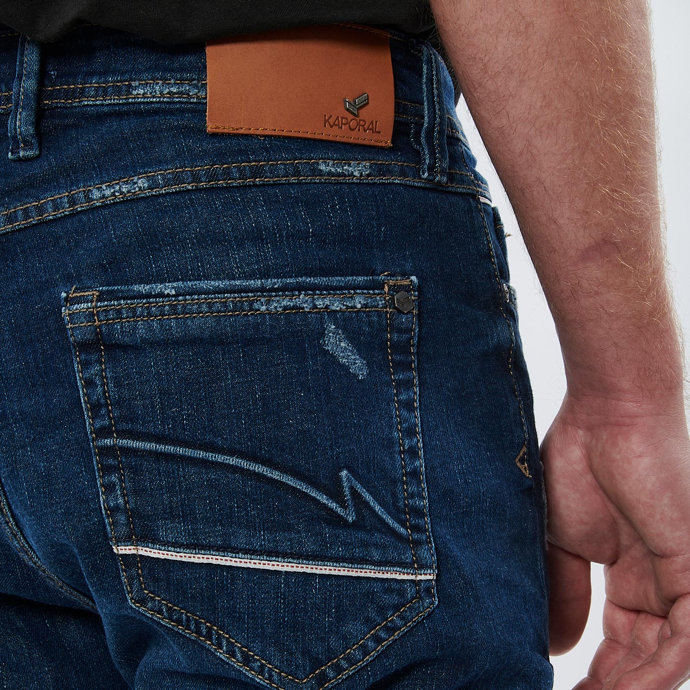 TYREL  Jean bleu slim tapered homme