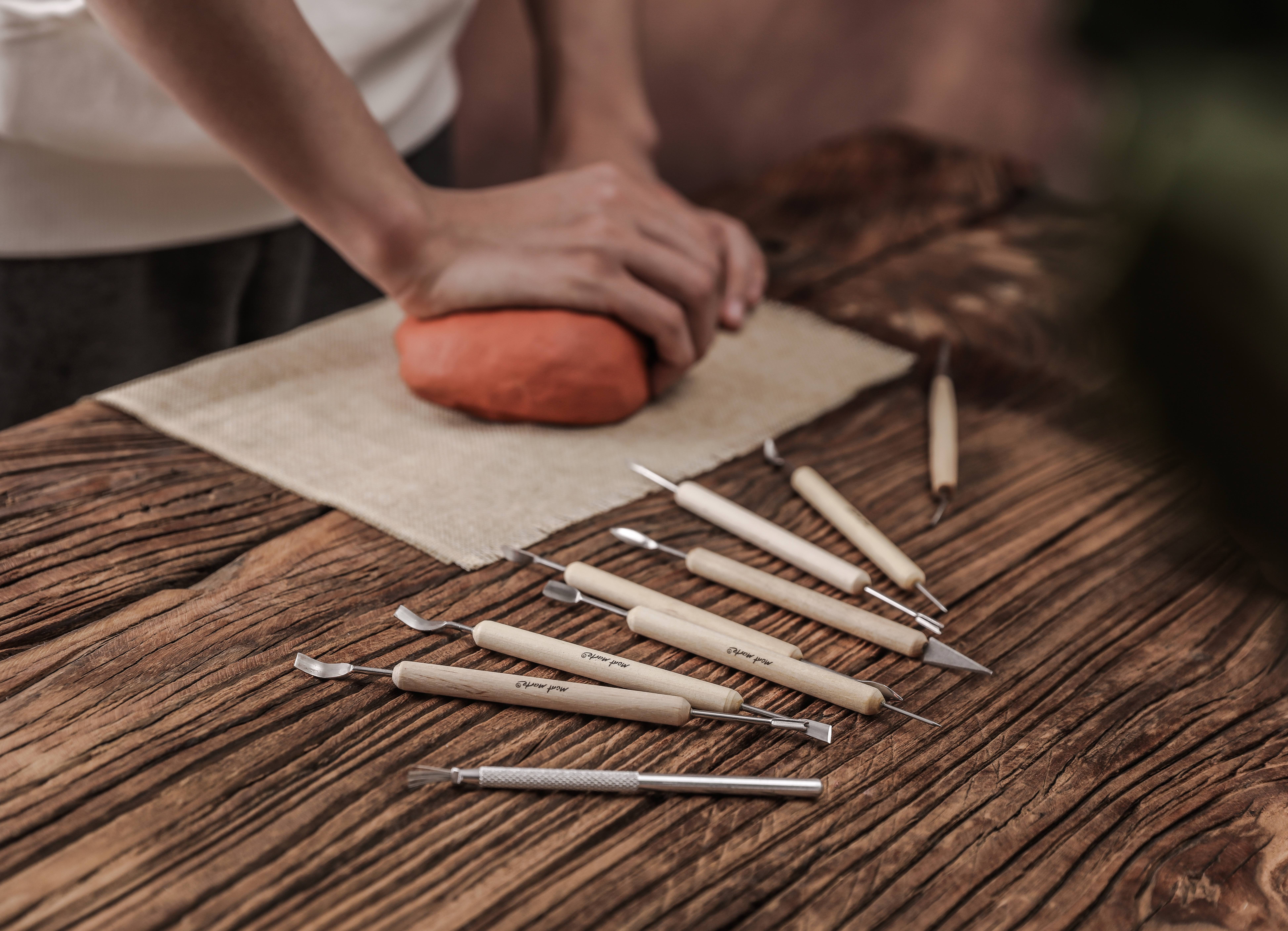 Mont Marte Modellierwerkzeug Set mit 11 x Modellier-Werkzeug für Ton, zum Schnitzen, Glätten & mehr, (Set, 11 St., MONT MARTE - Kunstutensilien), 11-teilig, Holzgriffe mit langlebiger Stahlspitze