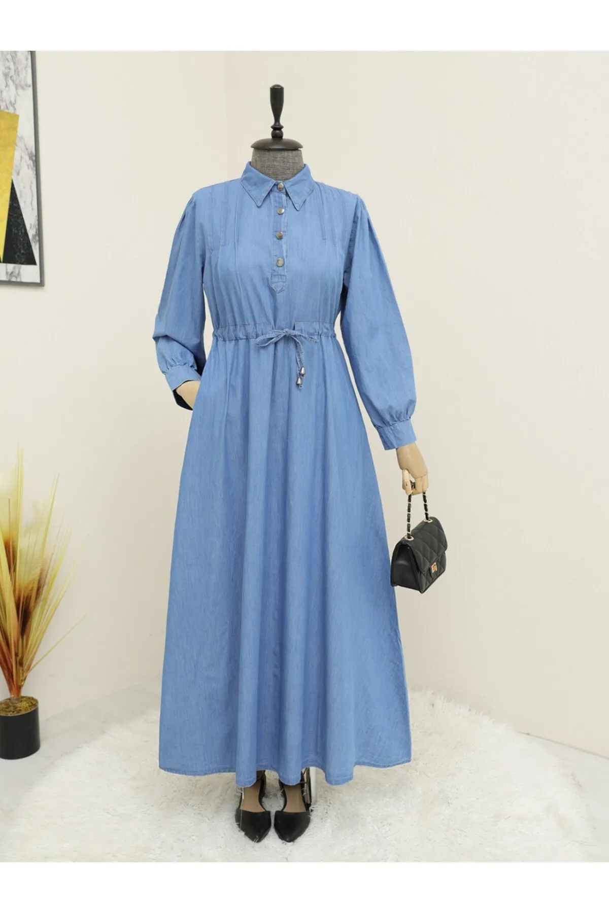 Modamorfo  Denimkleid mit Schulterfalten, detaillierten Taschen, Tunnel und Spitze