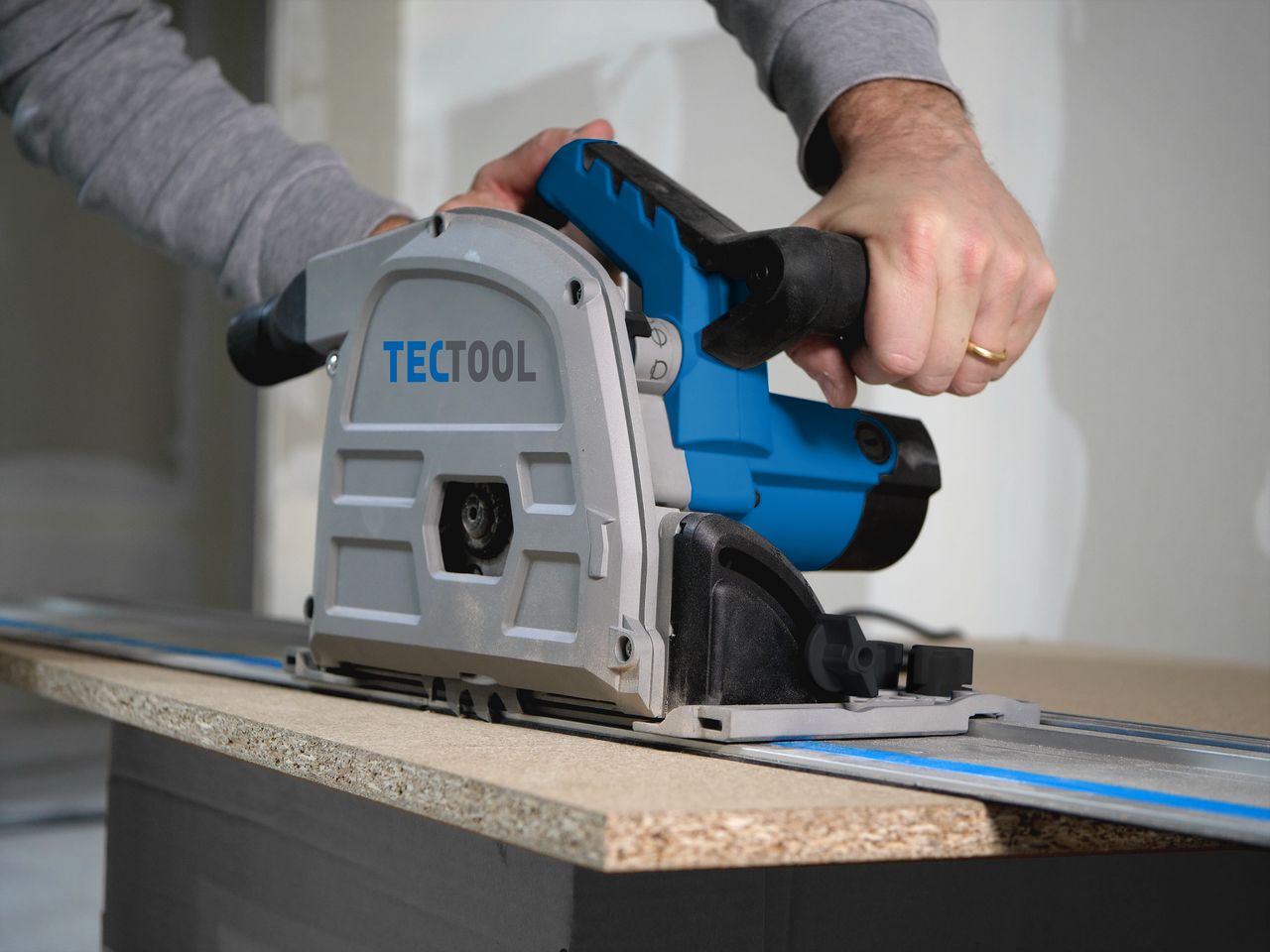 TECTOOL TAUCHSÄGE INKL. FÜHRUNGSSCHIENE TSF 55 [230V - EU] - 1200W, 6000 U/MIN, Ø 165MM, 2X700 MM FÜHRUNGSSCHIENE