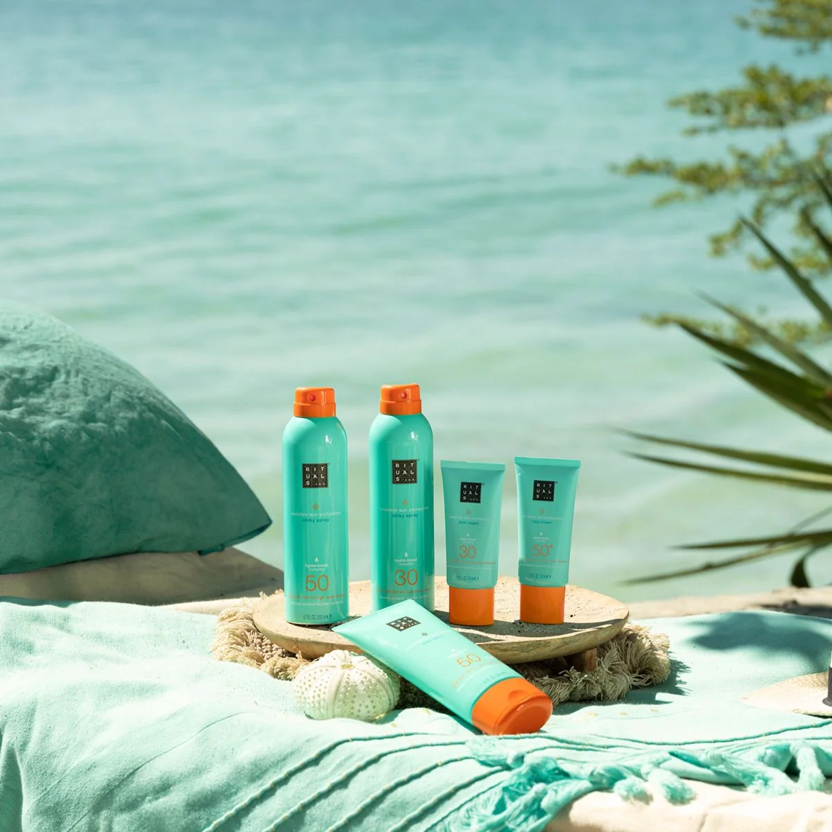 The Ritual of Karma Sun Protection Milky Spray SPF30 - Solmelk med høy beskyttelse til kroppen, solspray med høy beskyttelse til kroppen.