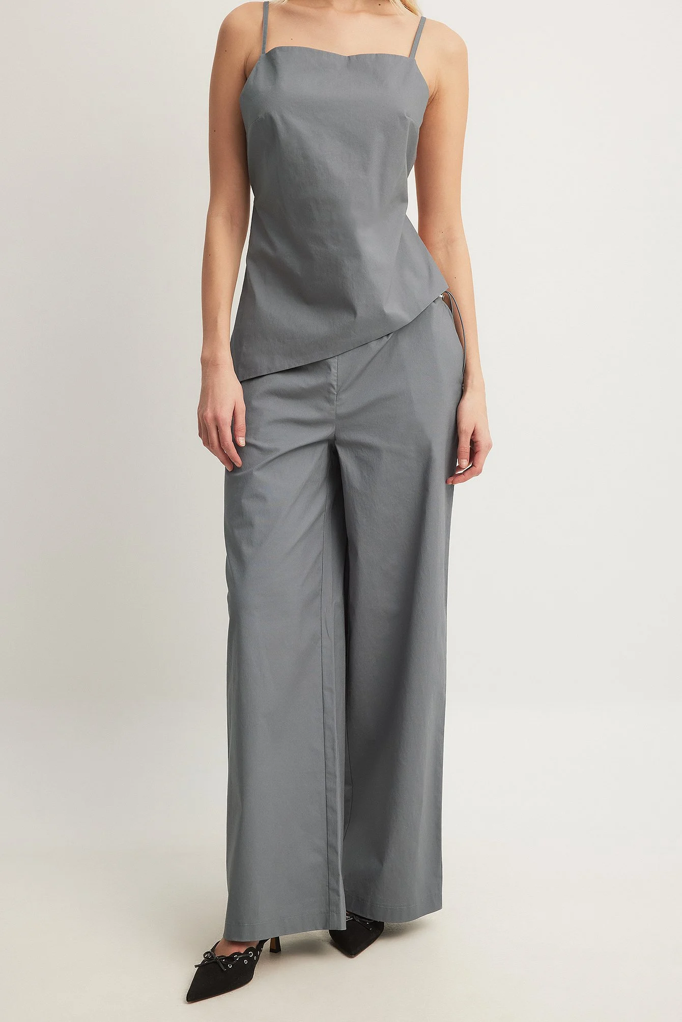 Hose mit Kordelzug an der Taille