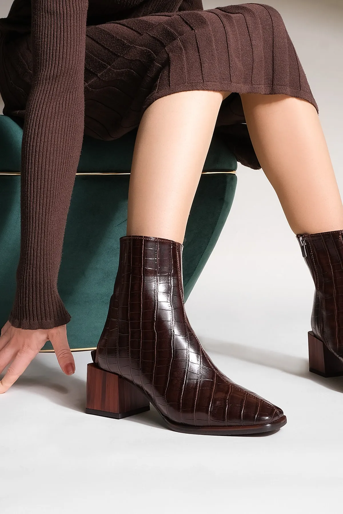 Marjin  Damen-Stiefel mit Absatz und stumpfer Zehenpartie, Holzmuster, Absatz, Reißverschluss, klassische Alltagsstiefel, Sayen Brown Croco
