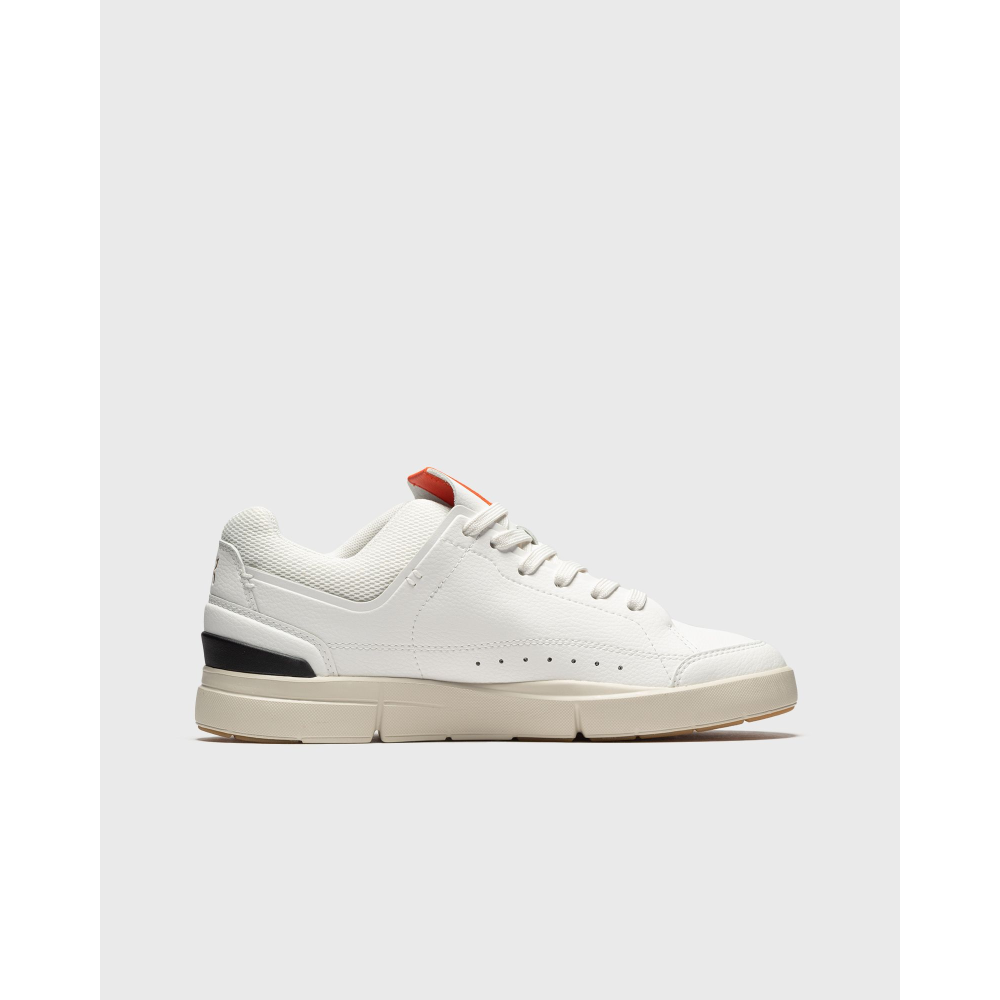 ON The Roger Centre WMNS Court 48.99154 / weiss
