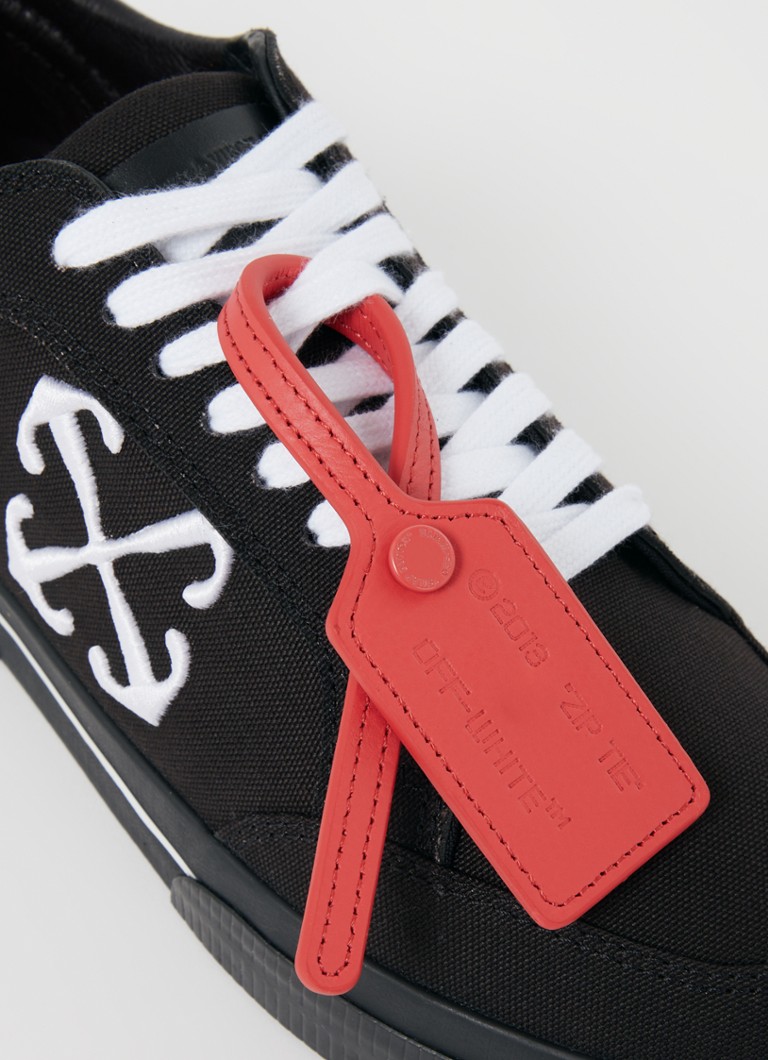 Niskie trampki Off-White wykonane z wulkanizowanego płótna ze skórzanymi detalami.