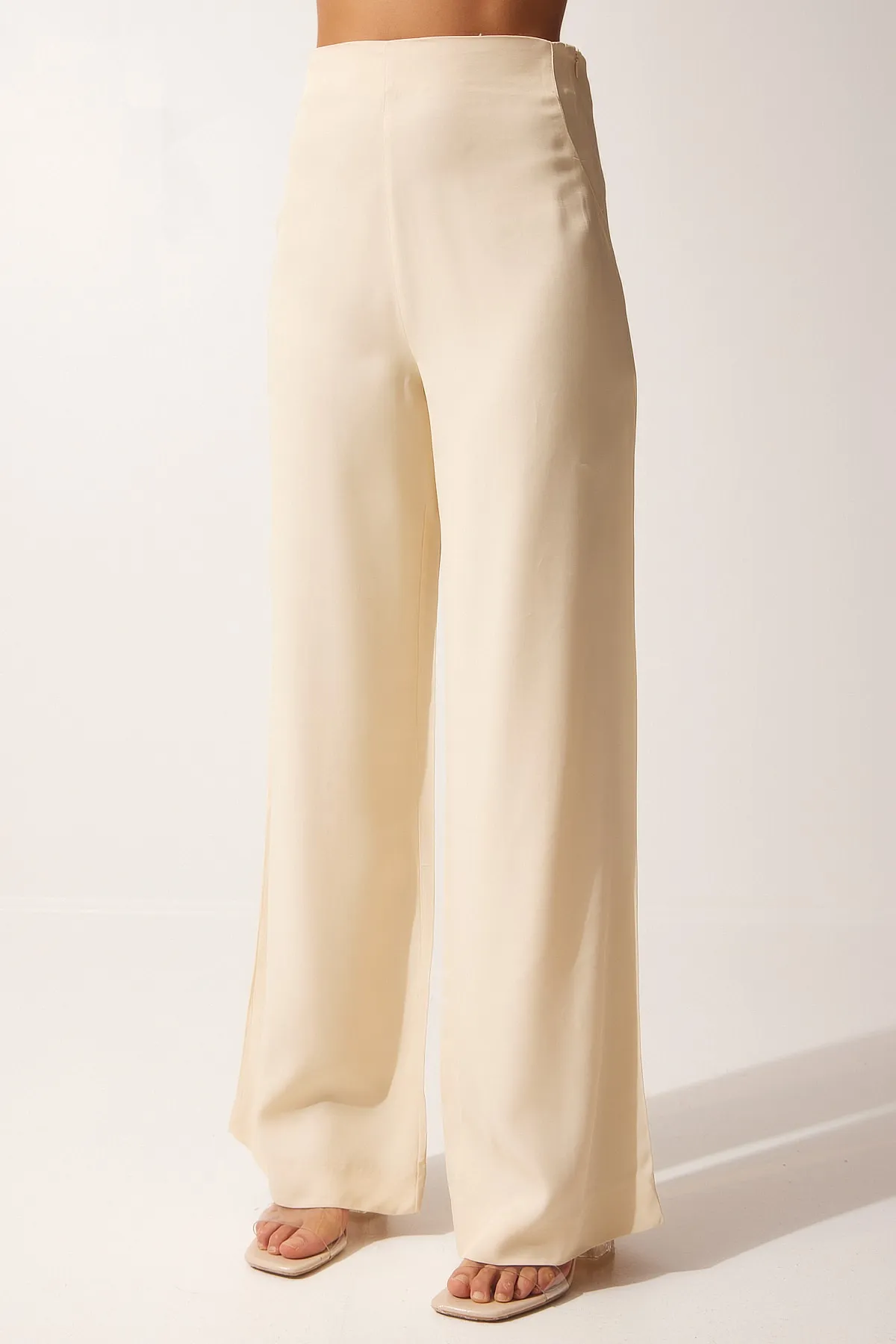 Happiness İstanbul  Cremefarbene Damenhose aus Viskose mit Satinoberfläche WF00038
