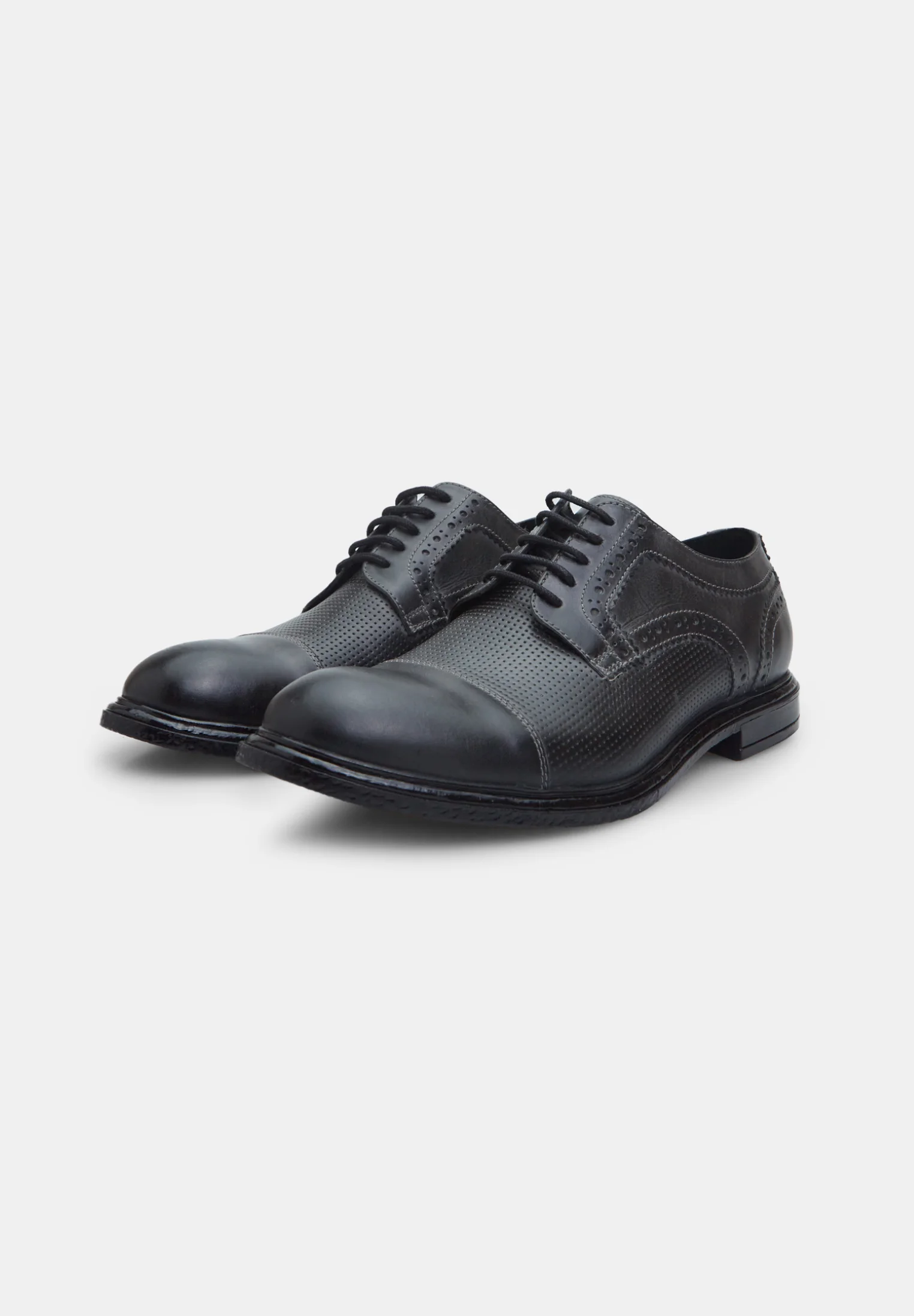 Zapatos elegantes con cordones Bata