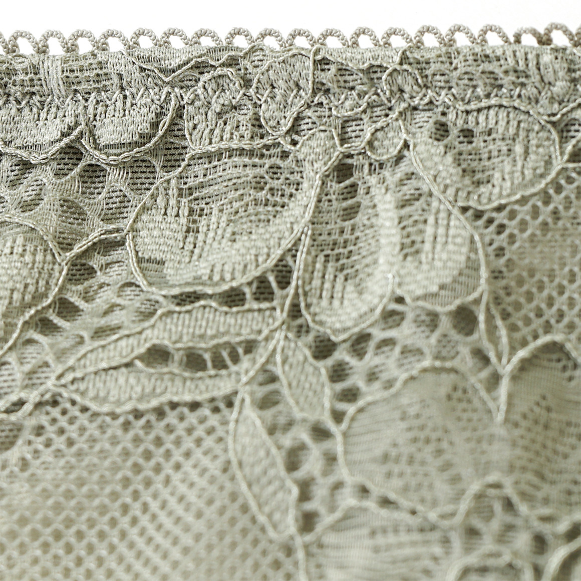 Damen String aus floraler Spitze