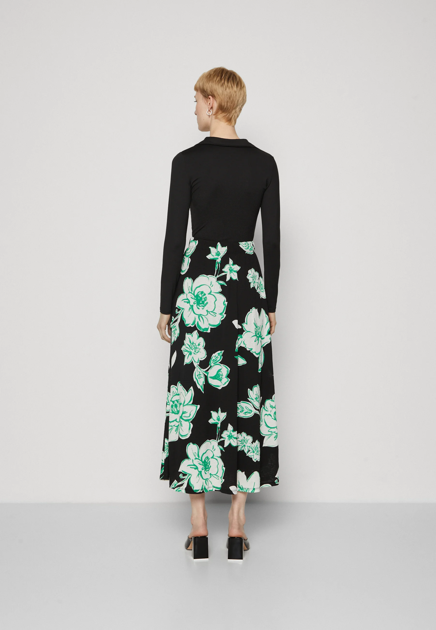 ONLY Tall ONLPELLA SKIRT - Falda acampanada