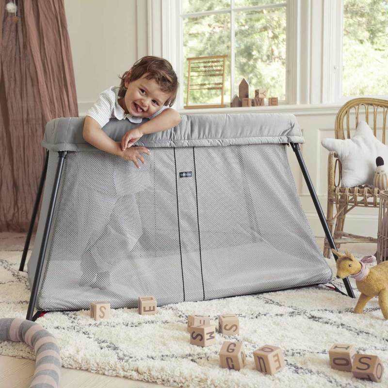 Pack lit parapluie Light argent avec drap-housse blanc coton bio BabyBjörn