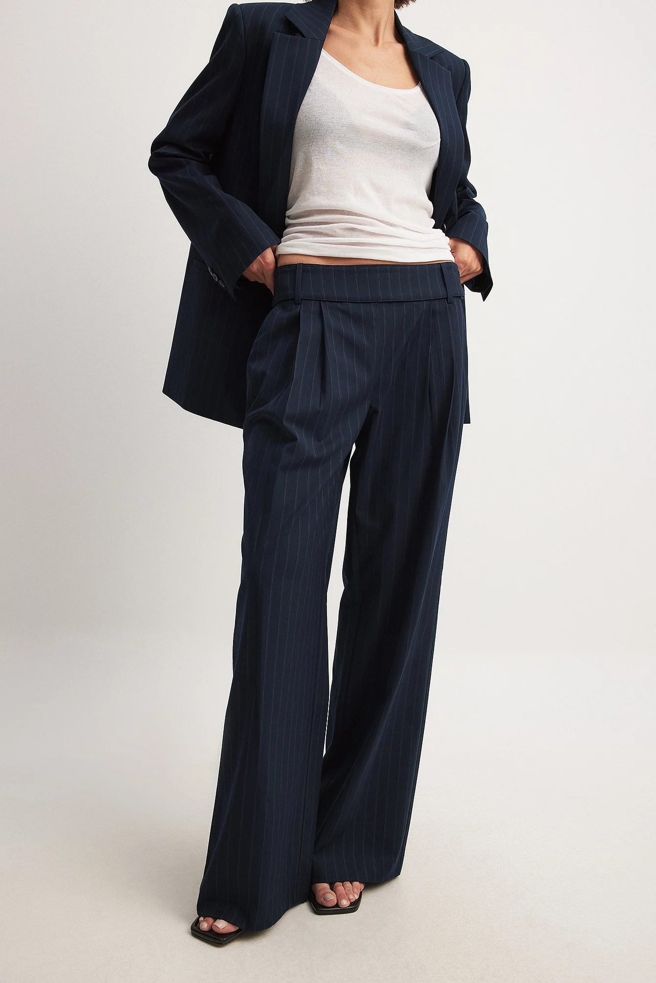 Weite Hose mit gewebtem Bund