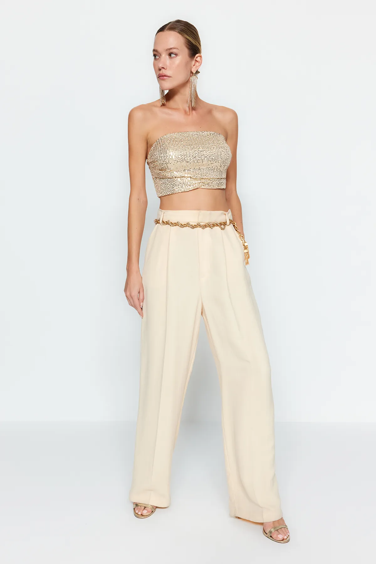 Trendyol Collection  Beigefarbenes Crop-Bustier mit Pailletten TPRAW24BS00033