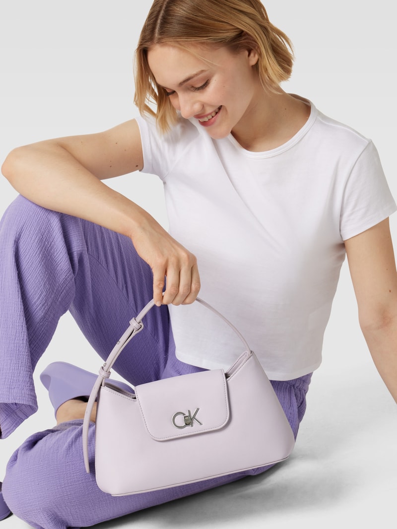 Handtasche mit Label-Applikation Modell 'RE-LOCK' in flieder