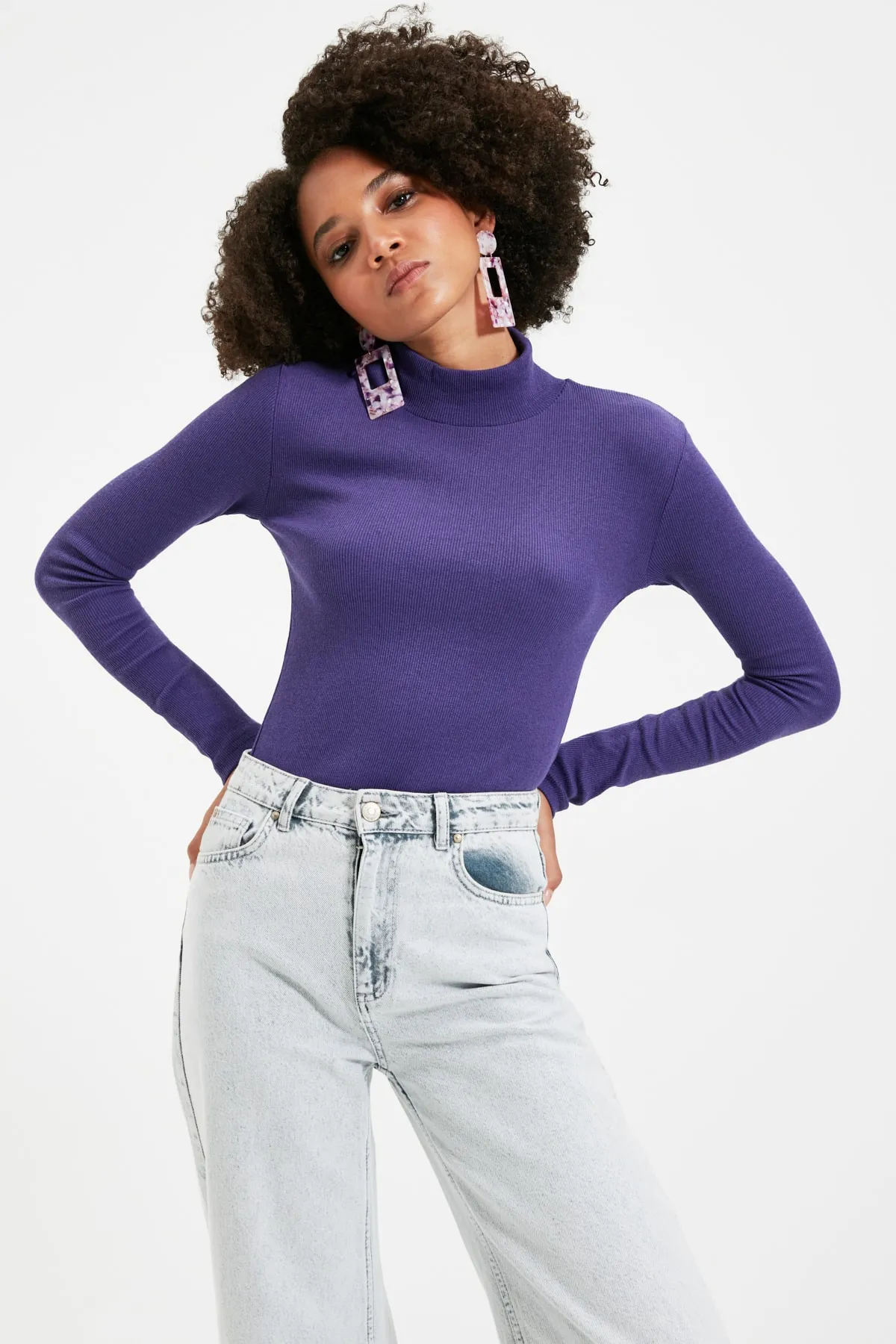 Trendyol Collection  Lila, taillierte, hochgeschlossene, langärmlige, gerippte, dehnbare Strickbluse TWOAW21BZ0423