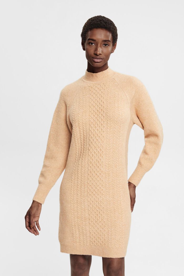 Pulli-Kleid aus Zopfstrick