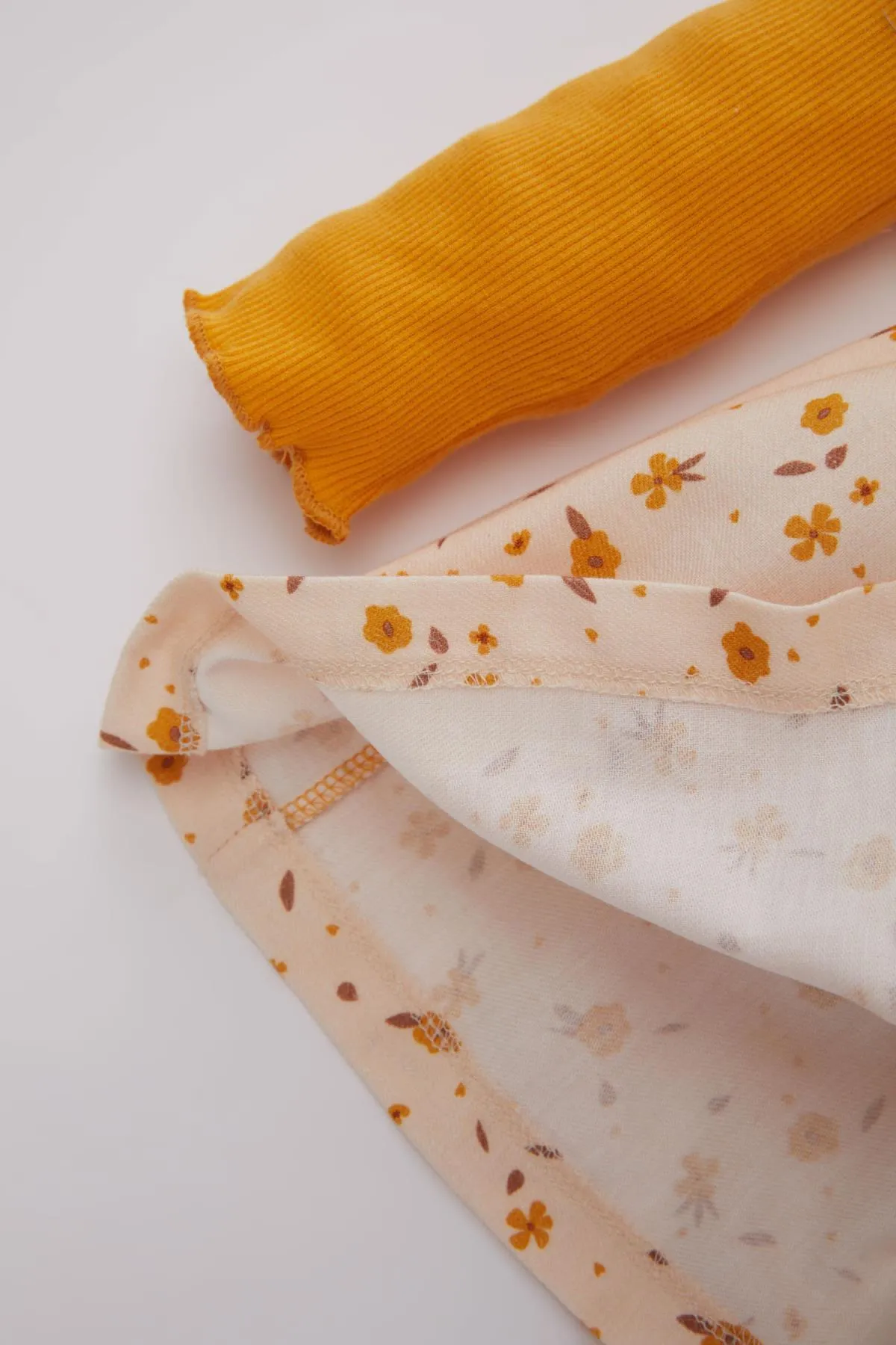 DeFacto  Baby-Mädchen Blumenkleid mit langen Ärmeln und geripptem Trägertop C0536a524sp