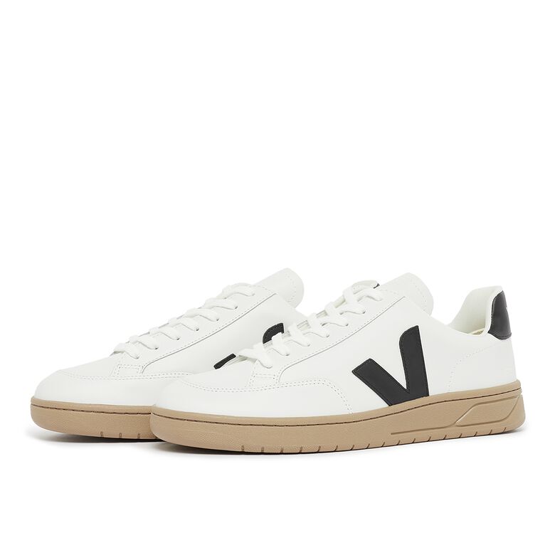 Veja V-12 extra-white black dune