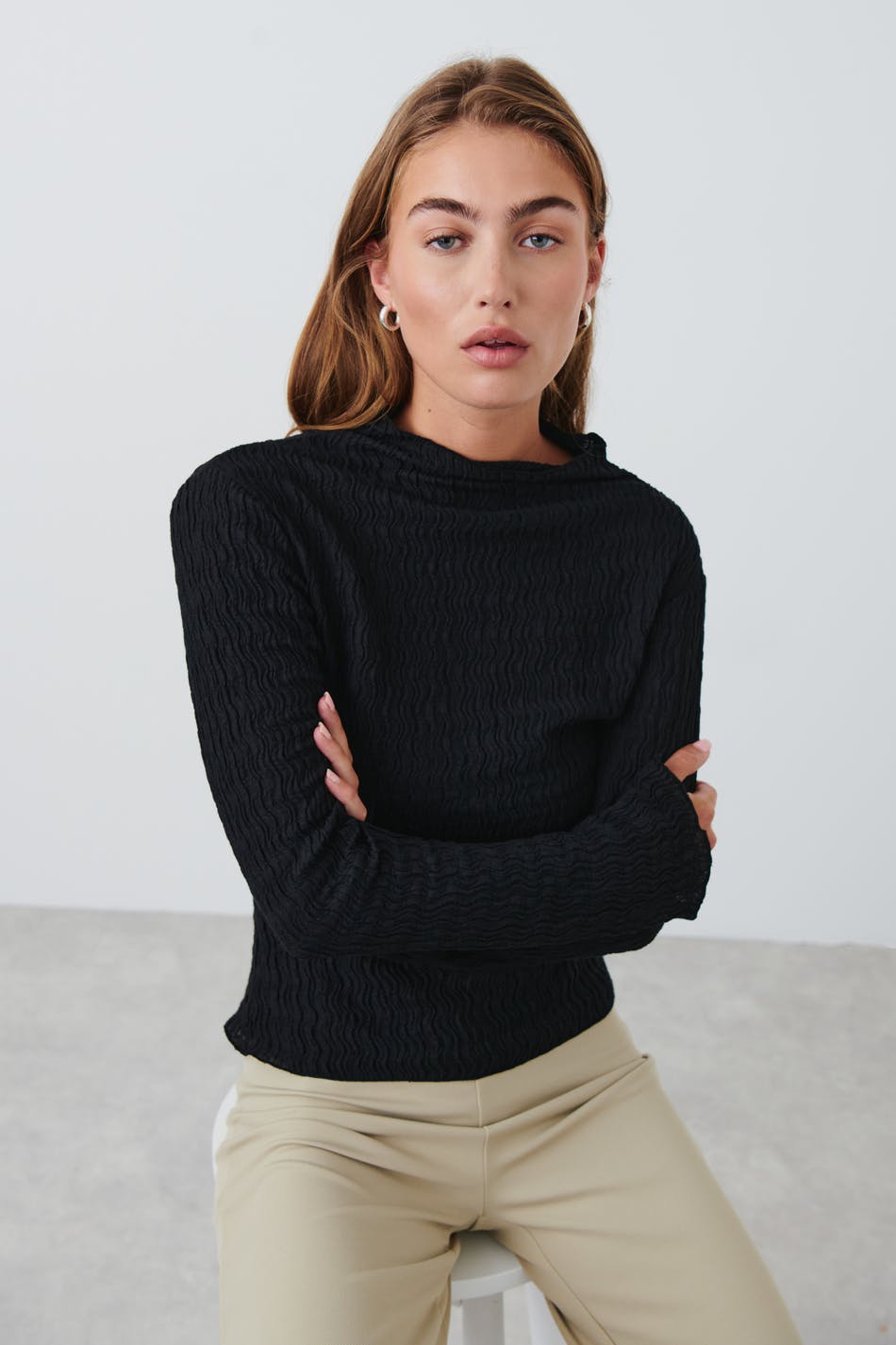 Structure funnel neck top