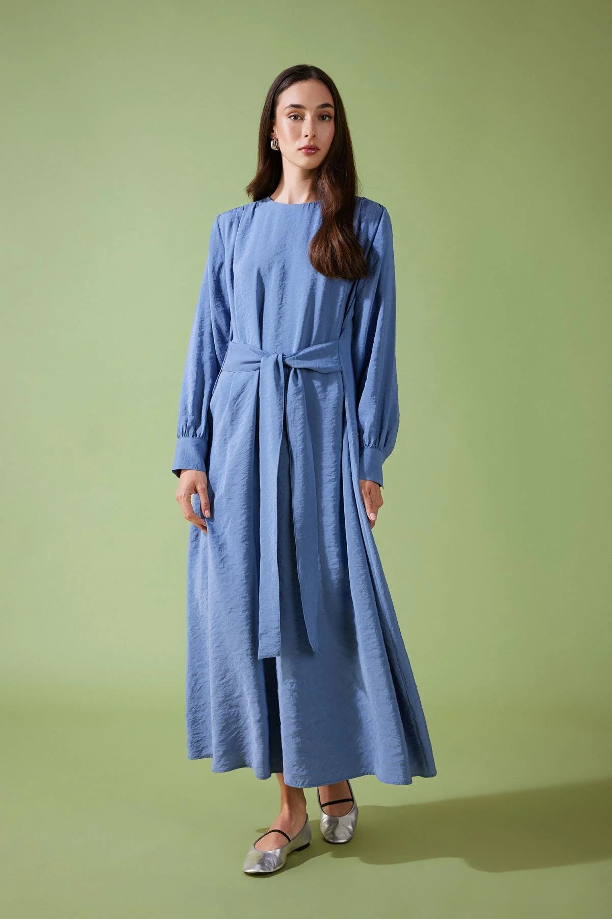 DeFacto  Langärmliges Kleid mit normaler Passform und Rundhalsausschnitt A8904ax23hs
