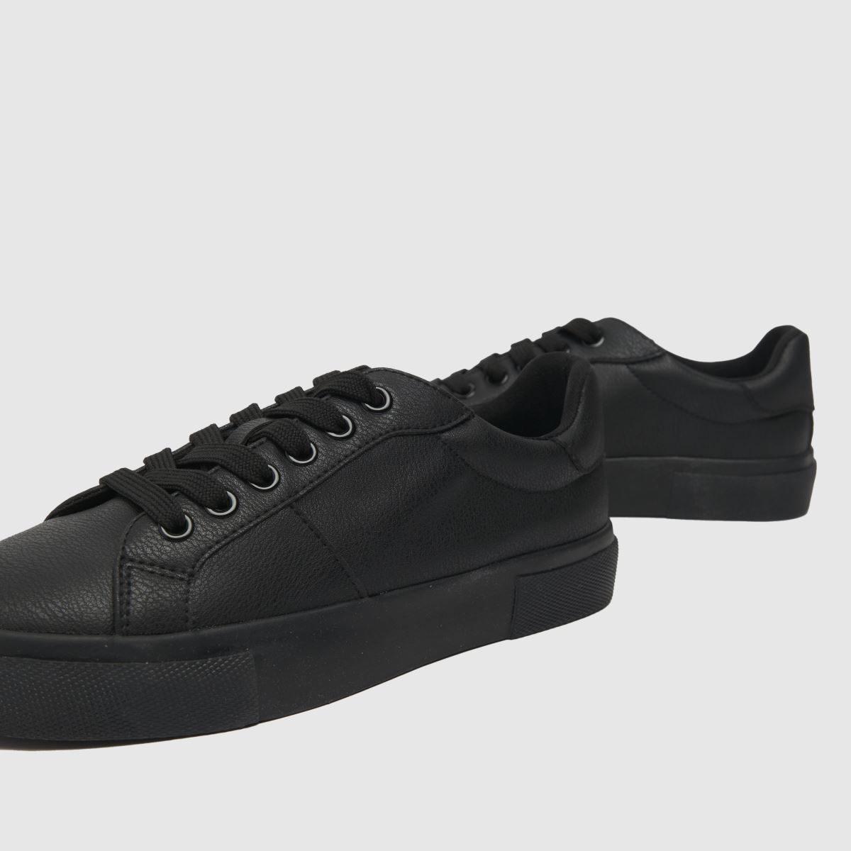 Schuh Nadine fűzős cipők fekete színben