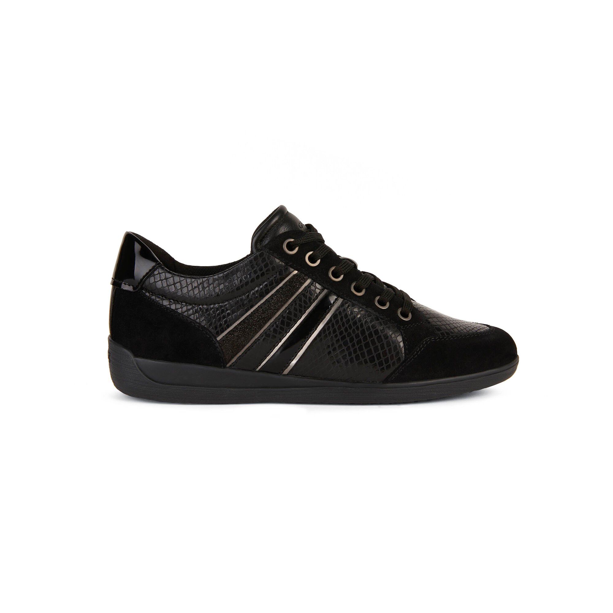 Baskets basses noir dessus cuir