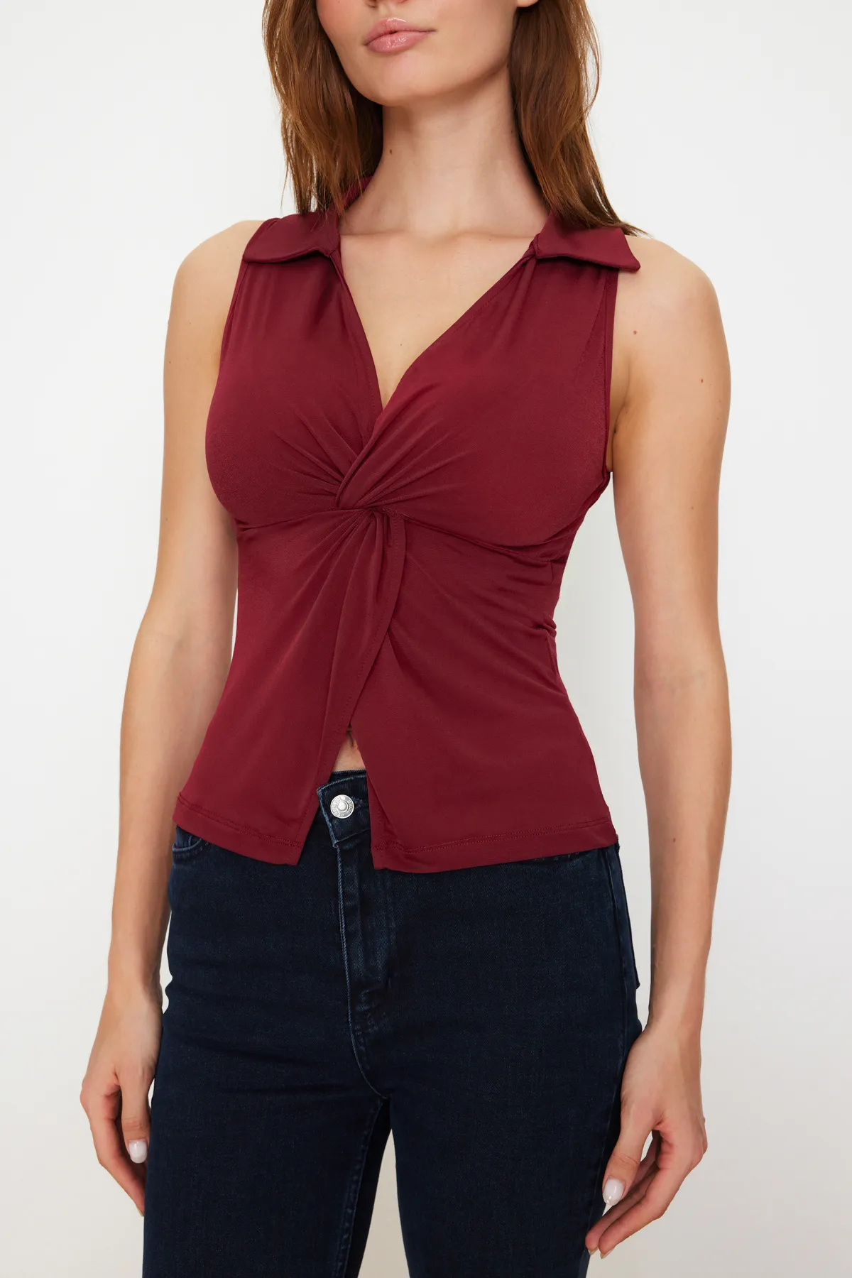 Trendyol Collection  Weinrote Stretch-Strickbluse mit Polokragen TWOSS24BZ00085