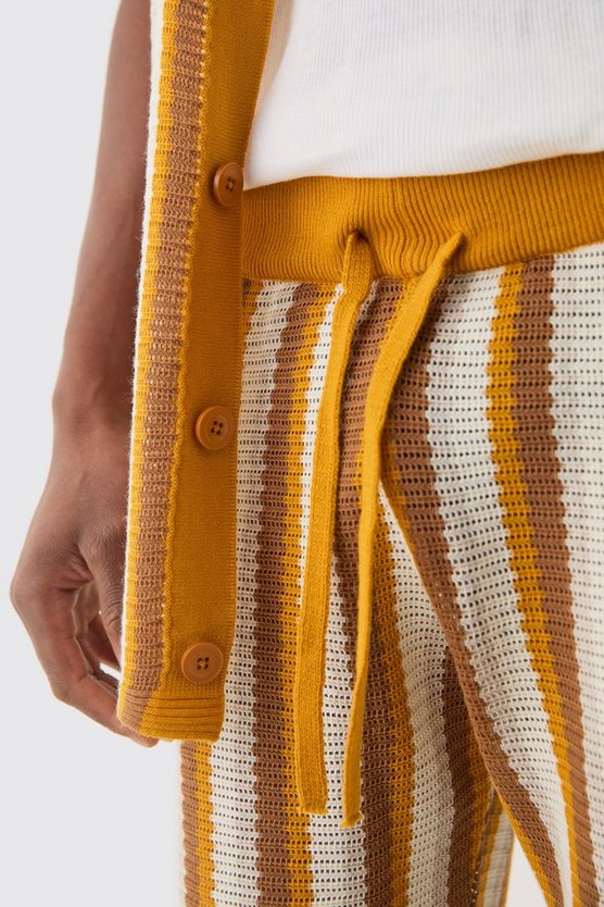 Lockere gestreifte Strick-Shorts in Senf