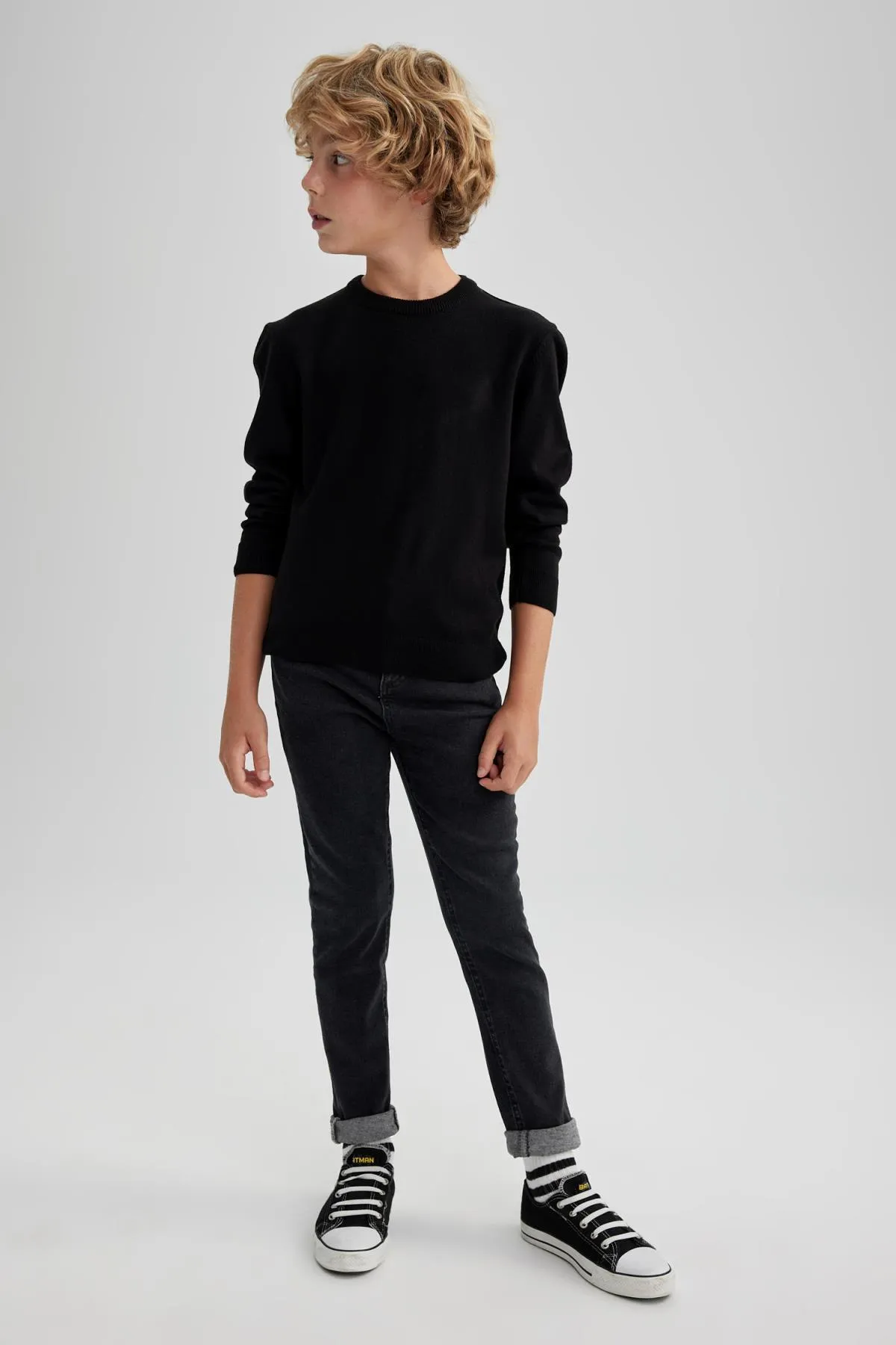 DeFacto  Strickpullover für Jungen mit normaler Passform und Rundhalsausschnitt