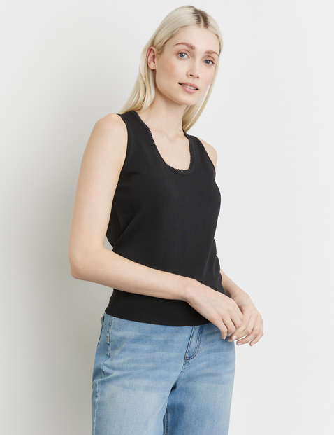 Stricktop mit Perlenkante am Ausschnitt