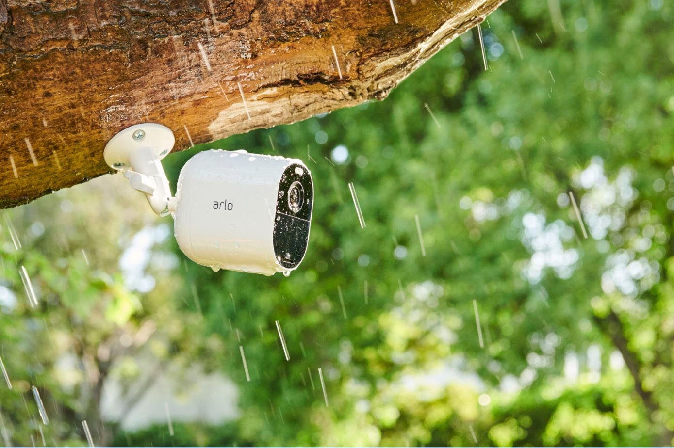 ARLO Arlo Essential Spotlight-Kamera-Set Überwachungskamera (Außenbereich, Innenbereich, Set, 4 x Arlo Essential Spotlight-Kamera, Reichweite bis 91,4 m)