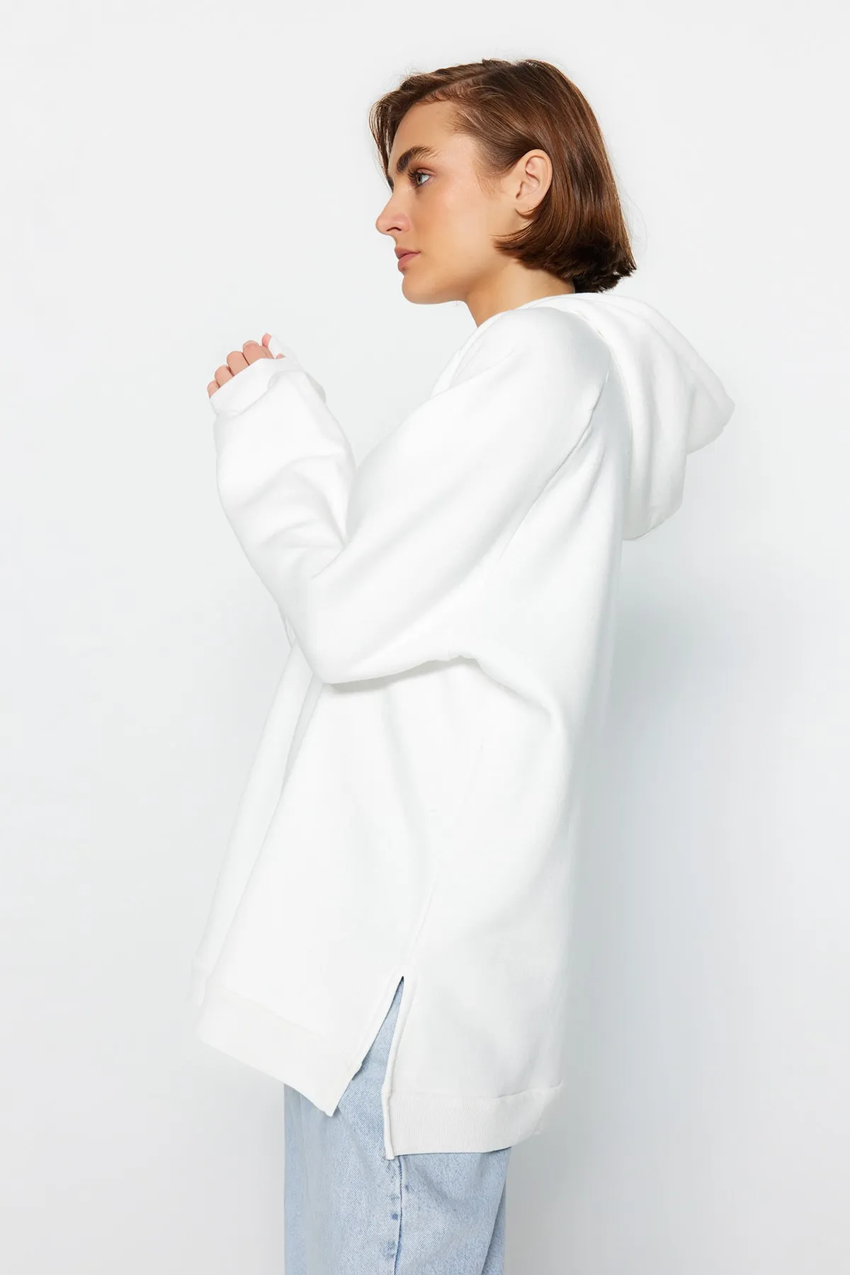 Trendyol Collection  Ecrufarbenes, übergroßes Sweatshirt aus Rippstrick mit Kapuze