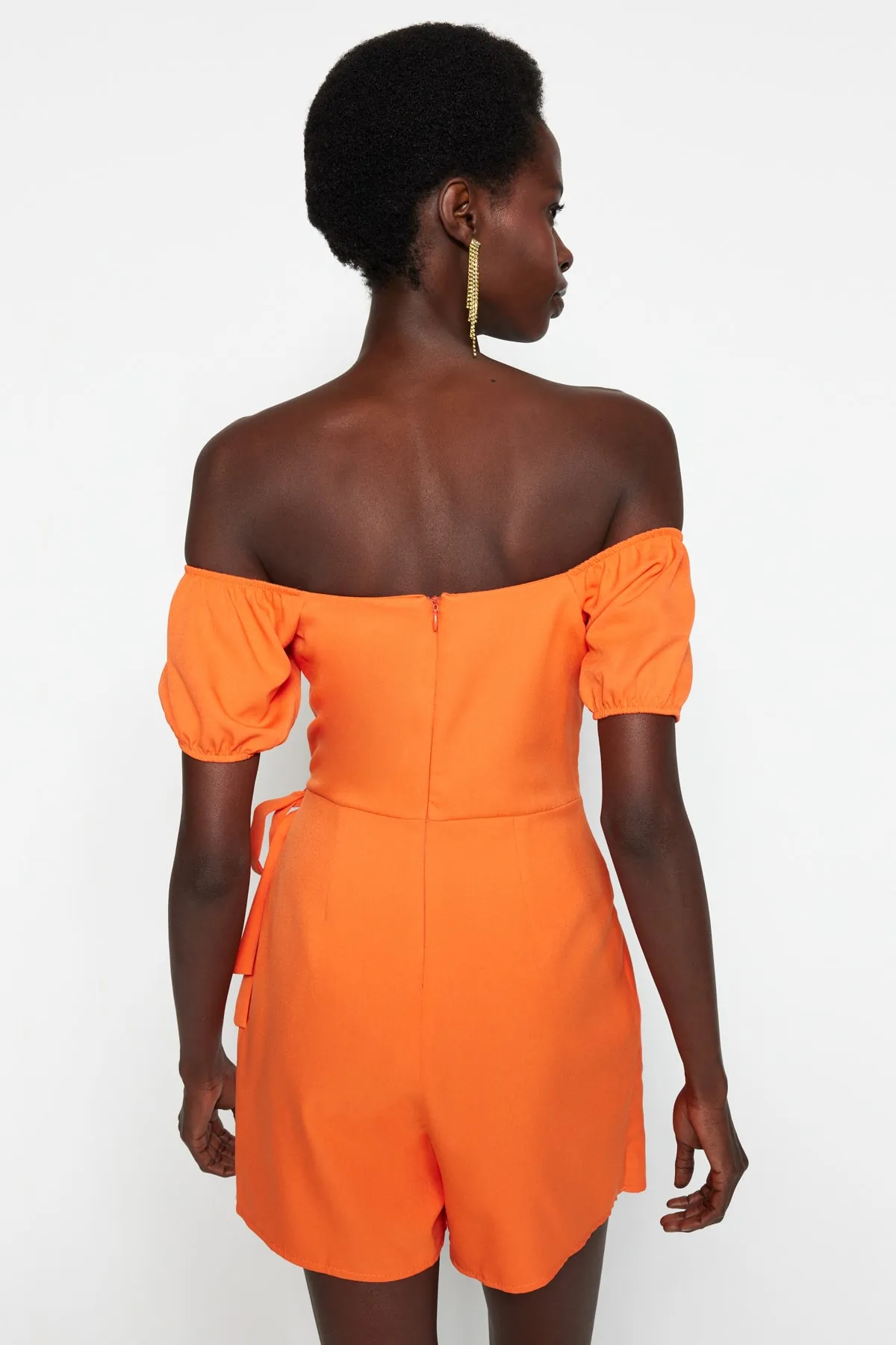 Trendyol Collection  Orangefarbener Jumpsuit mit gewebtem Fenster/Ausschnitt-Detail TPRSS22EL1006