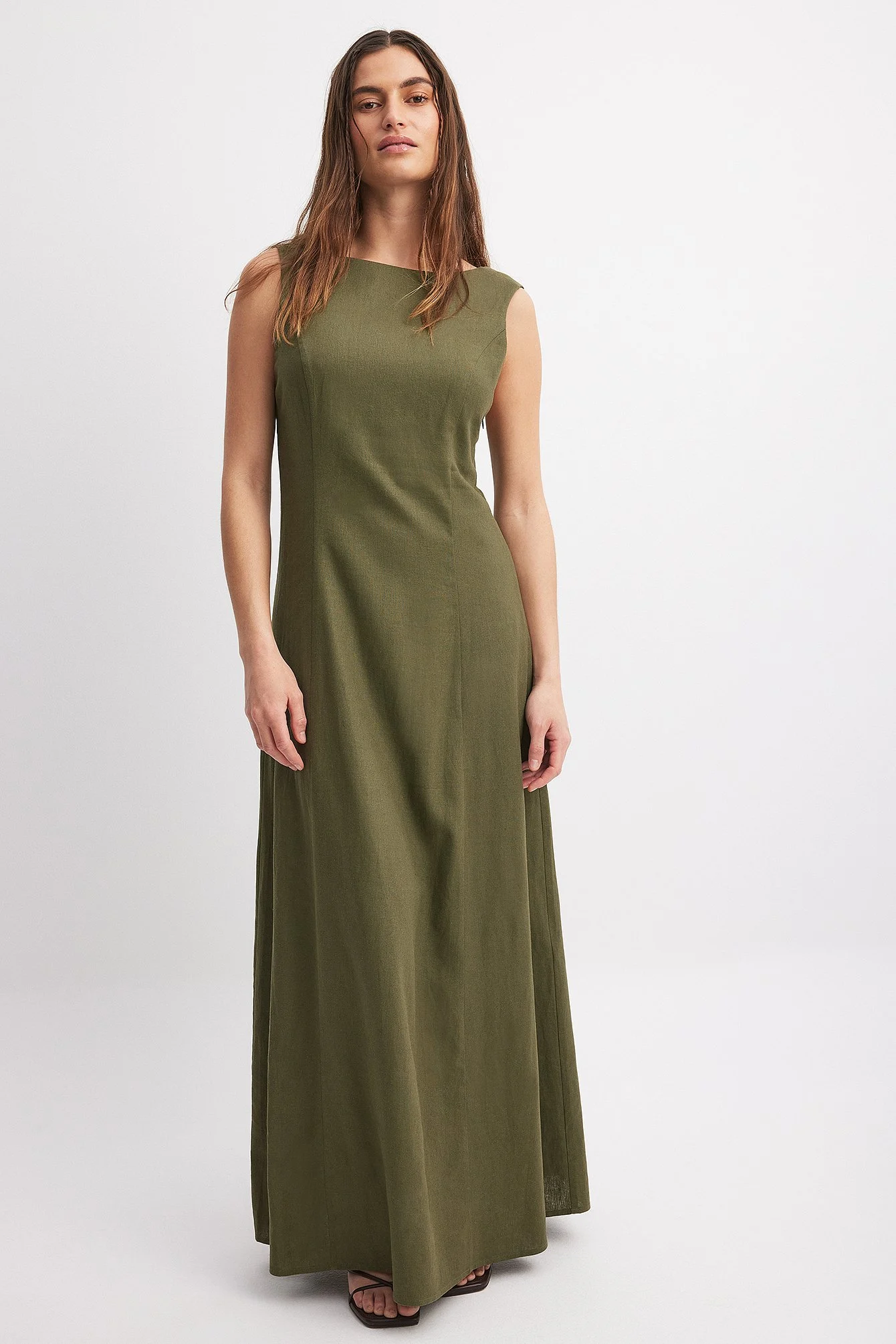 Maxikleid aus Leinen-Mix mit tiefem Rückenausschnitt