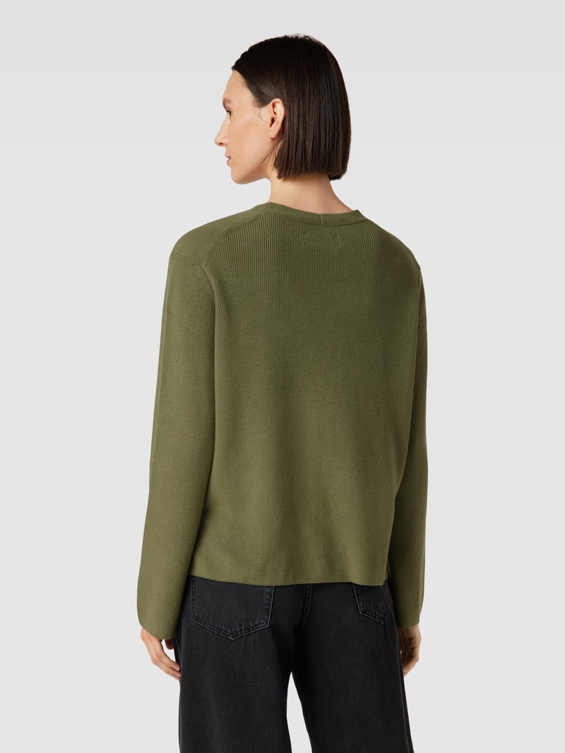 Strickpullover mit abgerundetem V-Ausschnitt in olivgrün