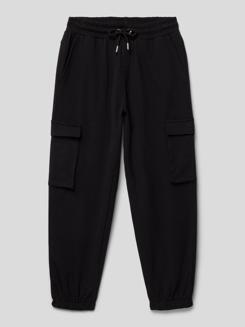Jogpants mit aufgesetzten Paspeltaschen in schwarz