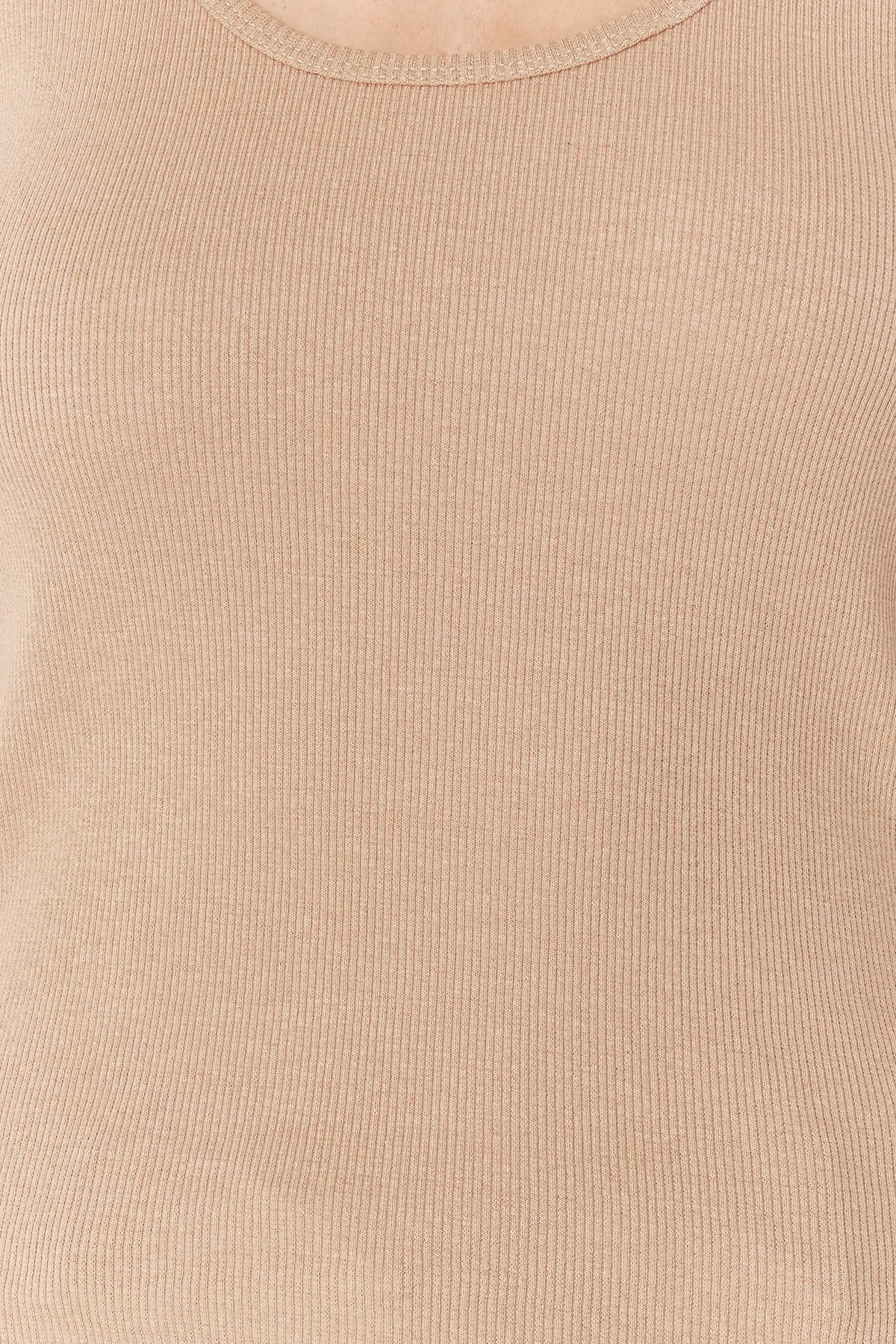 Trendyol Collection  Braunes figurbetontes Tanktop aus geripptem, flexiblem Strick mit Poolkragen TWOSS22AL0042
