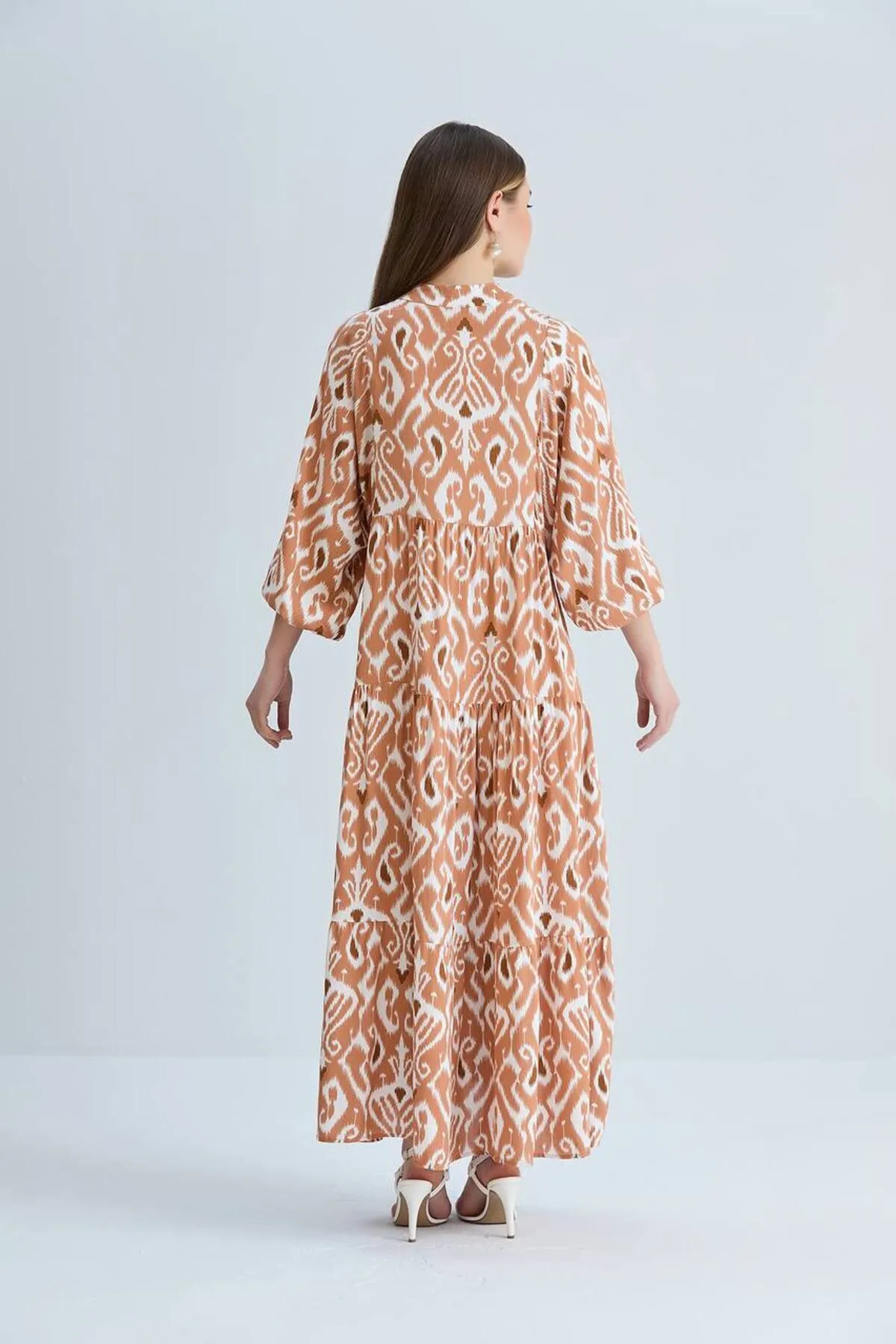 ZF BUTİK  MADDEN-KRAGEN-KNOPFMUSTER-KLEID IN OVERSIZE