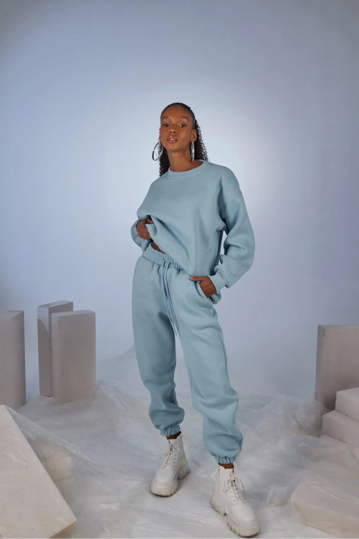 HOLLY LOLLY  Blaue, flauschige Damen-Jogginghose mit elastischem Bund und Bündchen