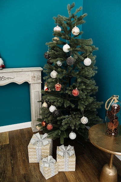 MyFlair 180CM HING FULL PE TREE WITH 763 TIPS METAL